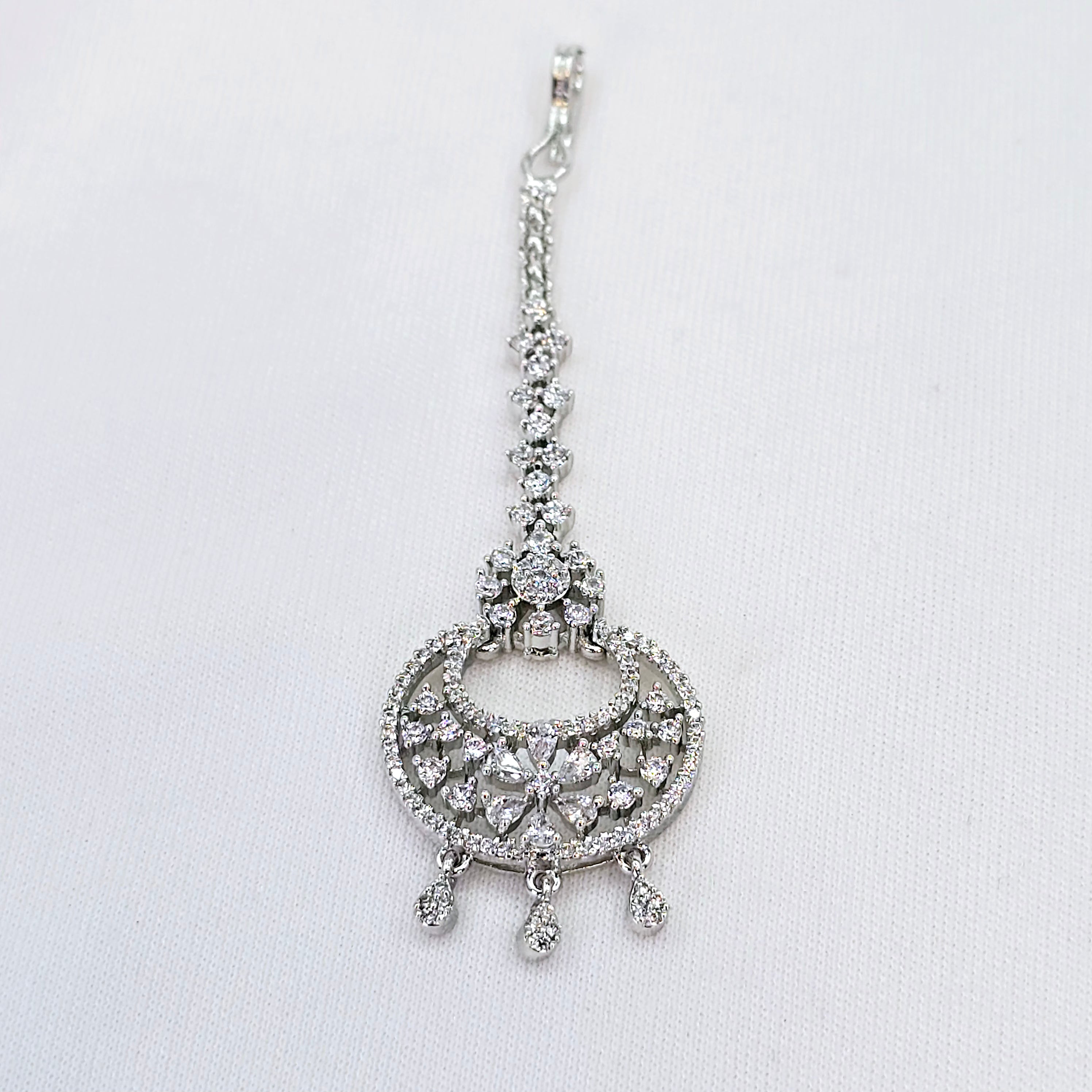 The Dilan Whitegold A.D Bindi