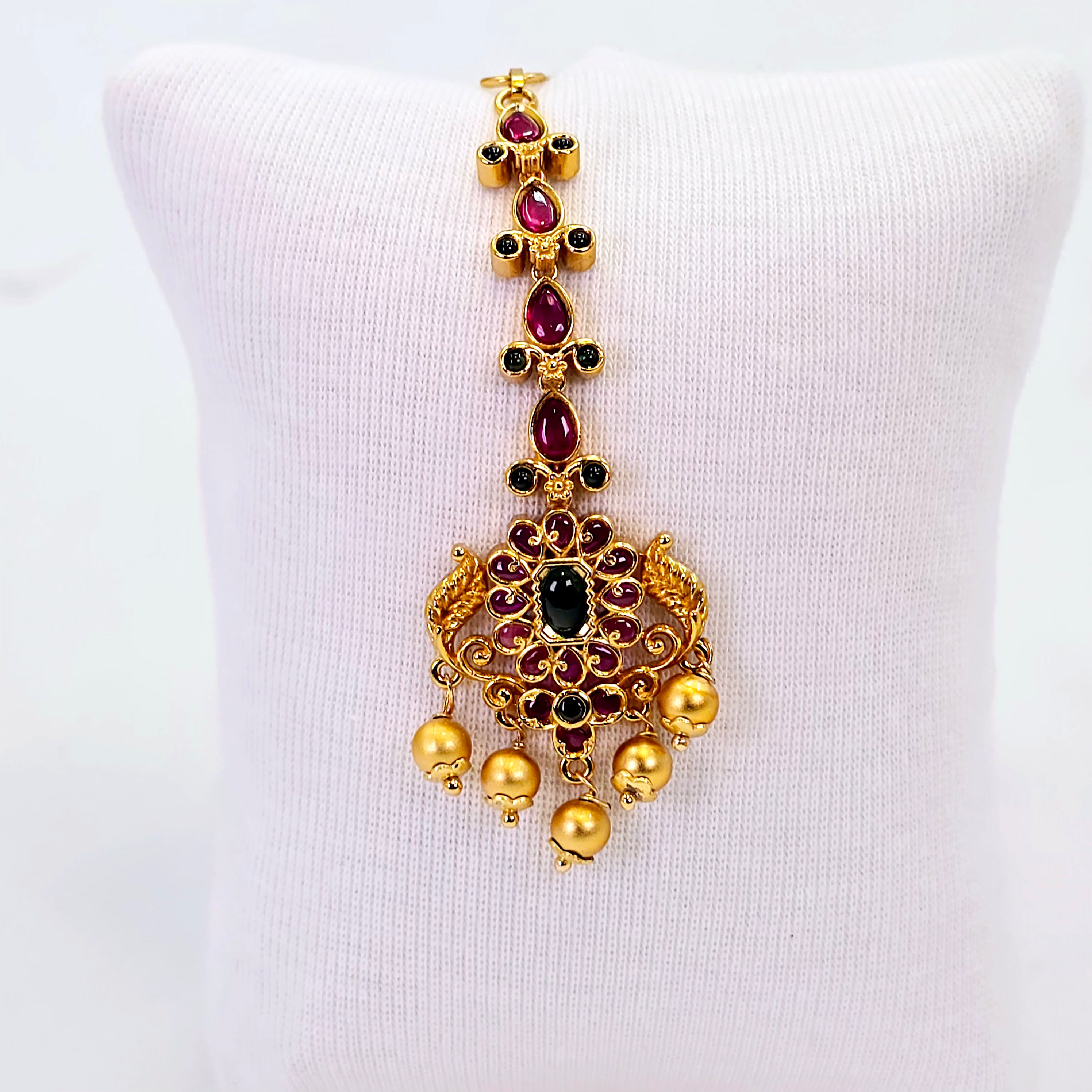 The Latifa Kempu Bindi