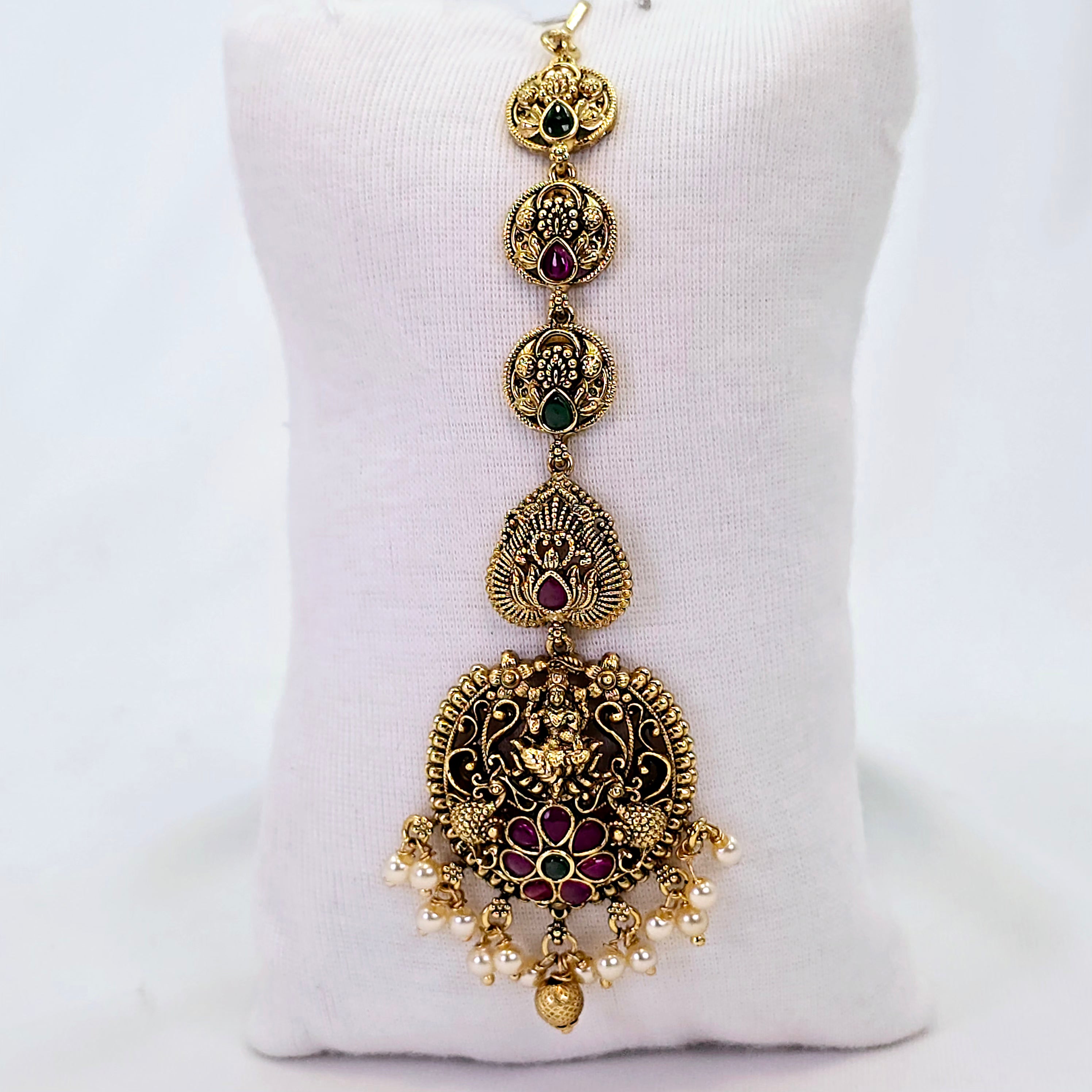 The Sumedha Kempu Bindi