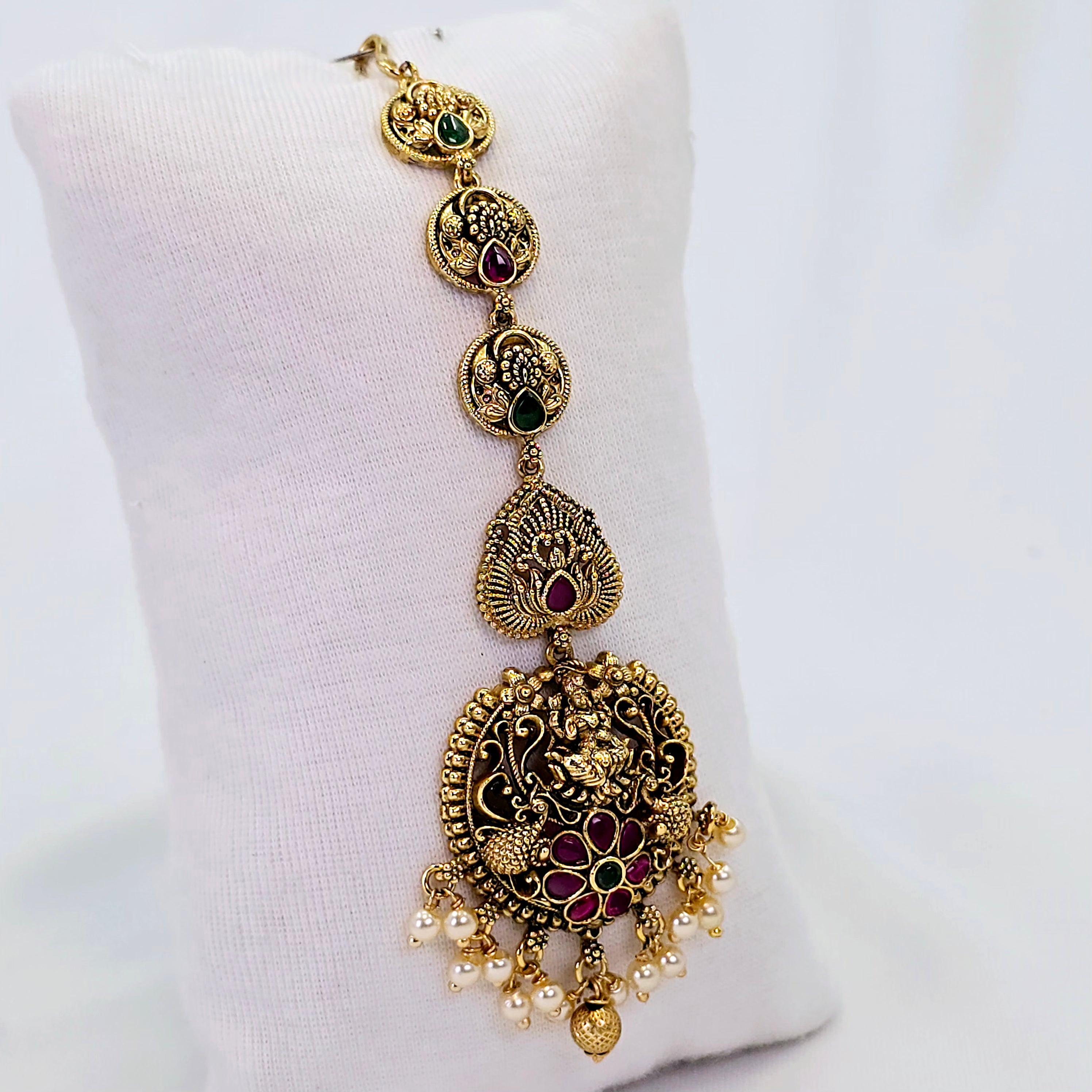 The Sumedha Kempu Bindi