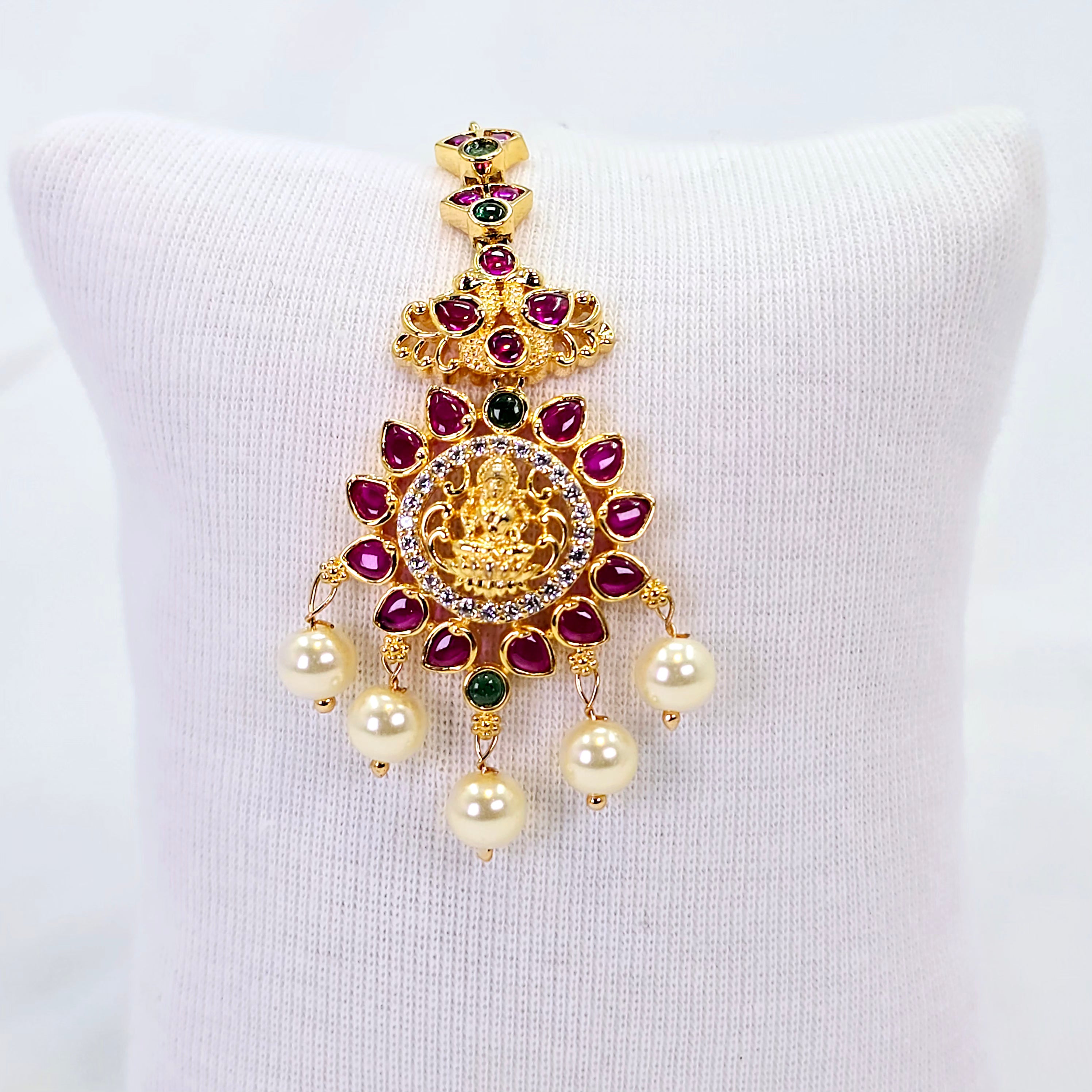The Junaiya Kempu Bindi