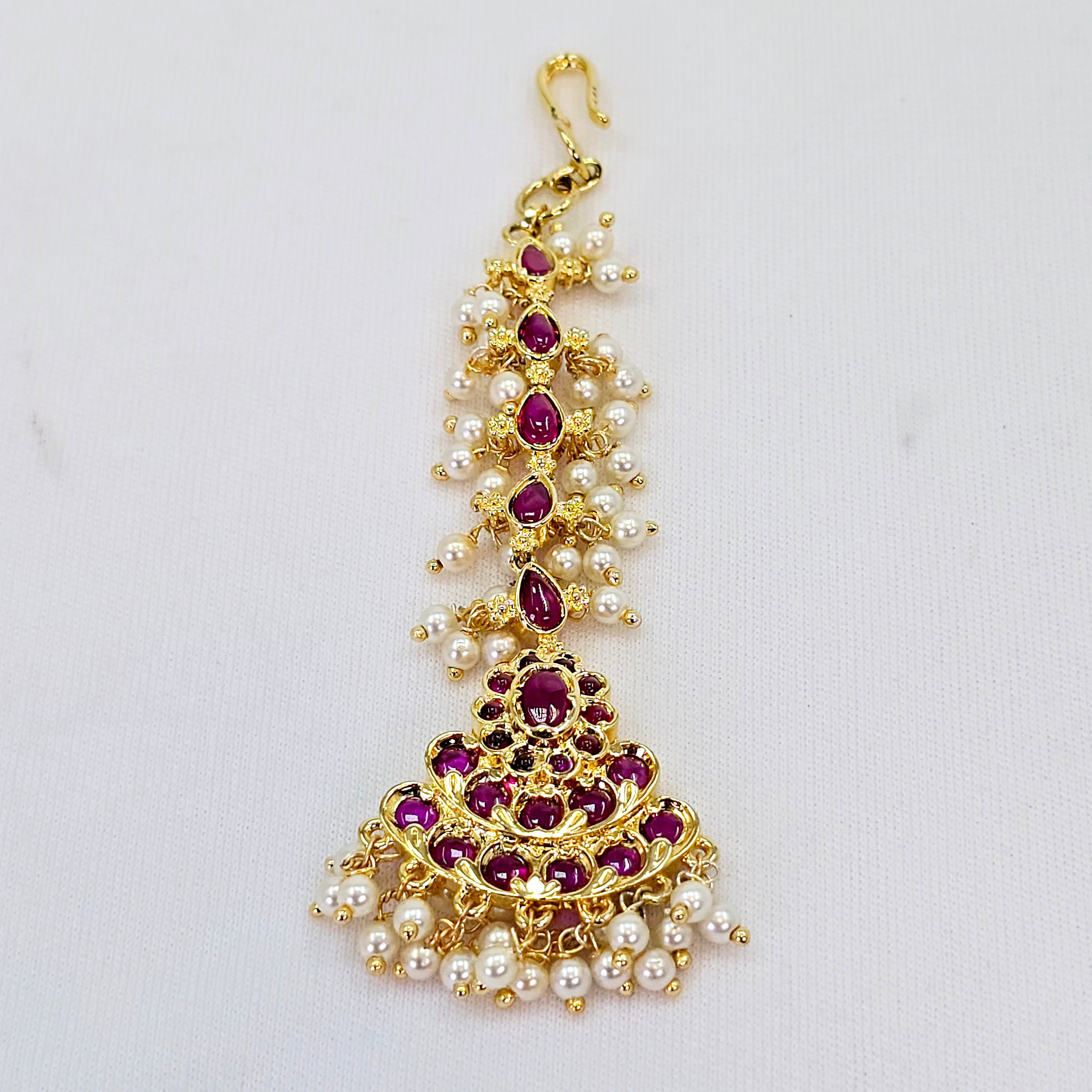 The Naziya Kempu Bindi