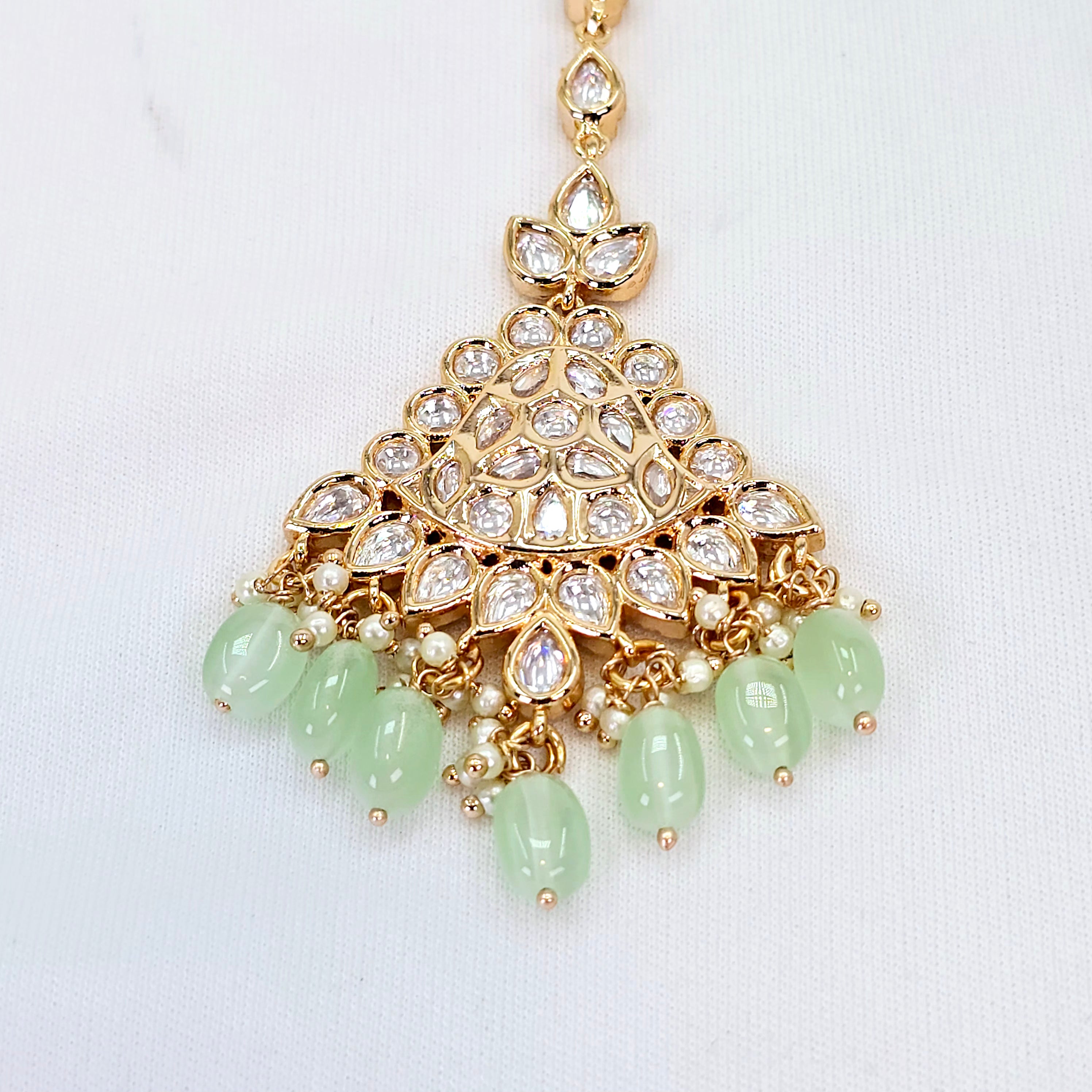 The dipika Kundan Bindi