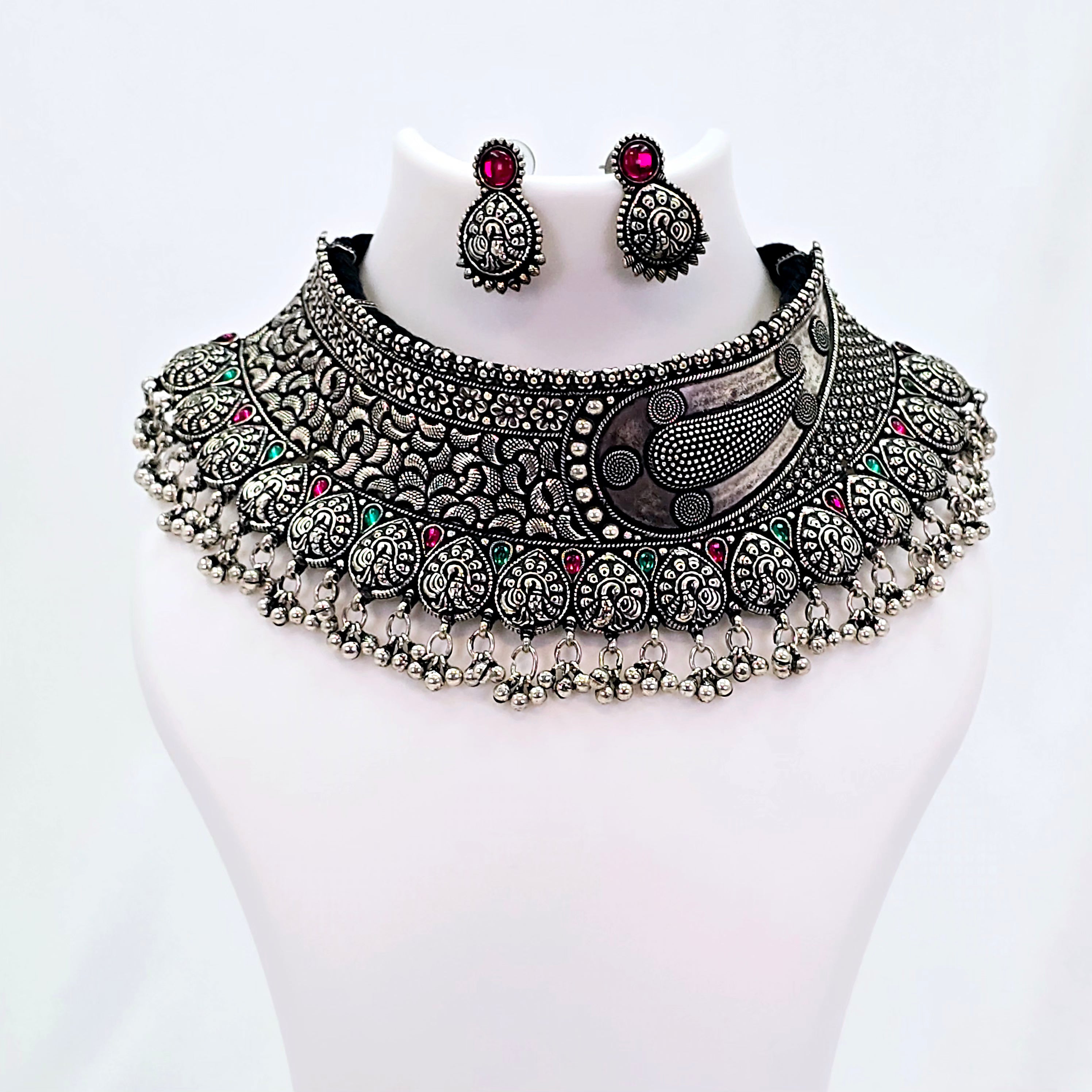 The Helan Oxidized Necklace