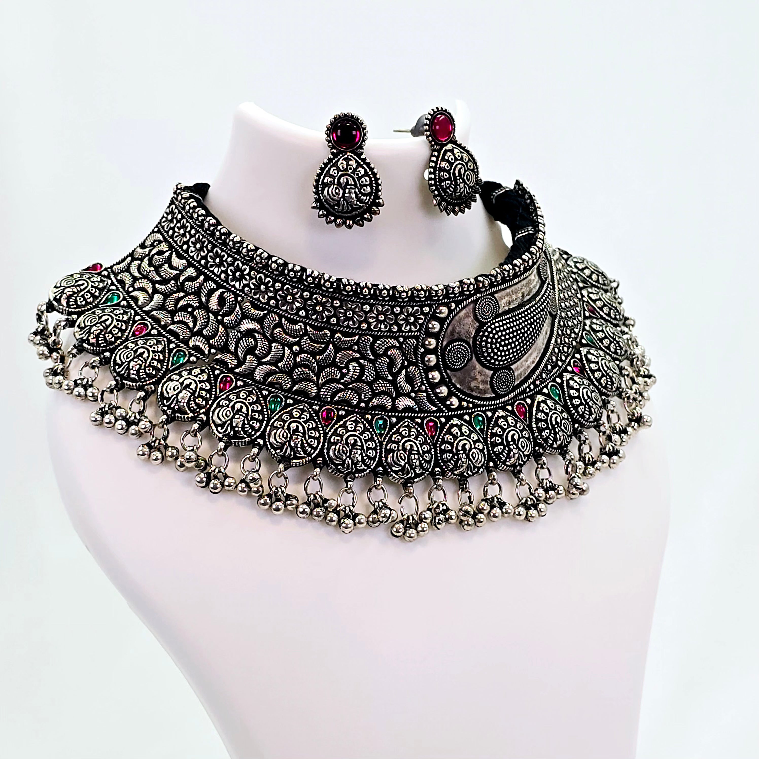 The Helan Oxidized Necklace