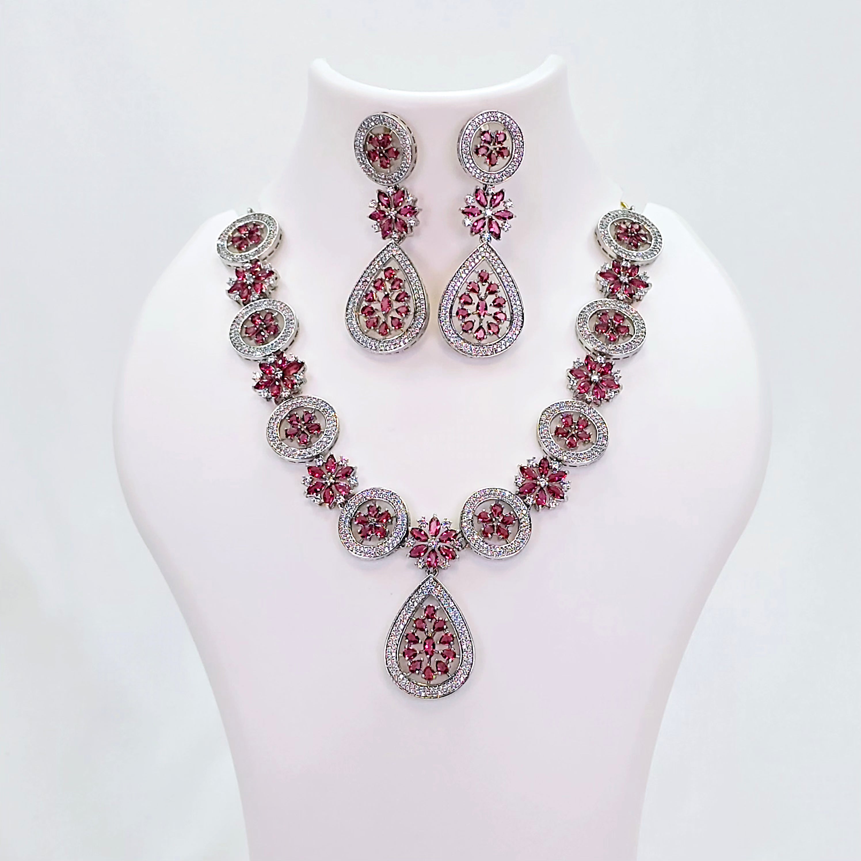 The Nylah Whitegold A.D Necklace