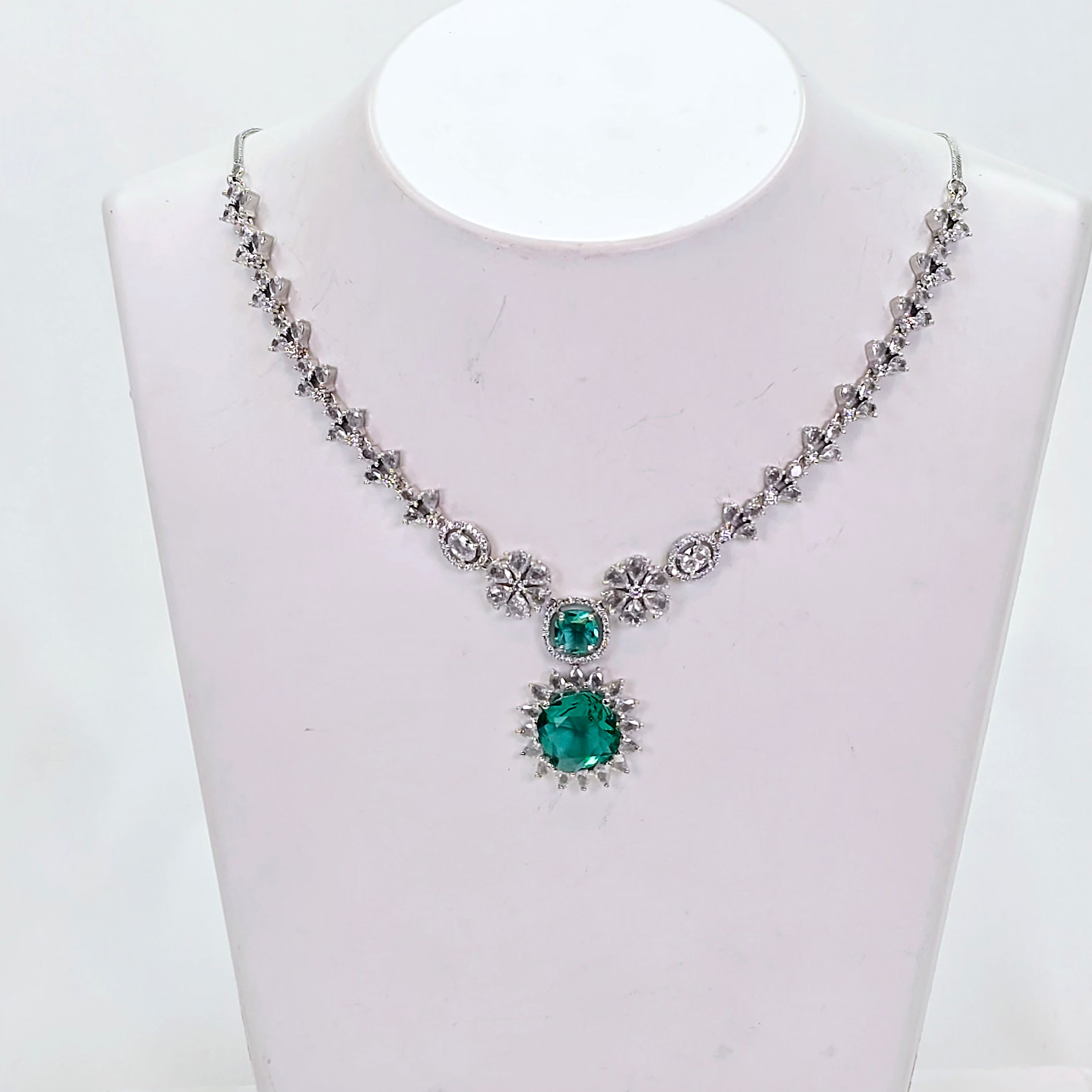 The Noa Whitegold A.D Necklace