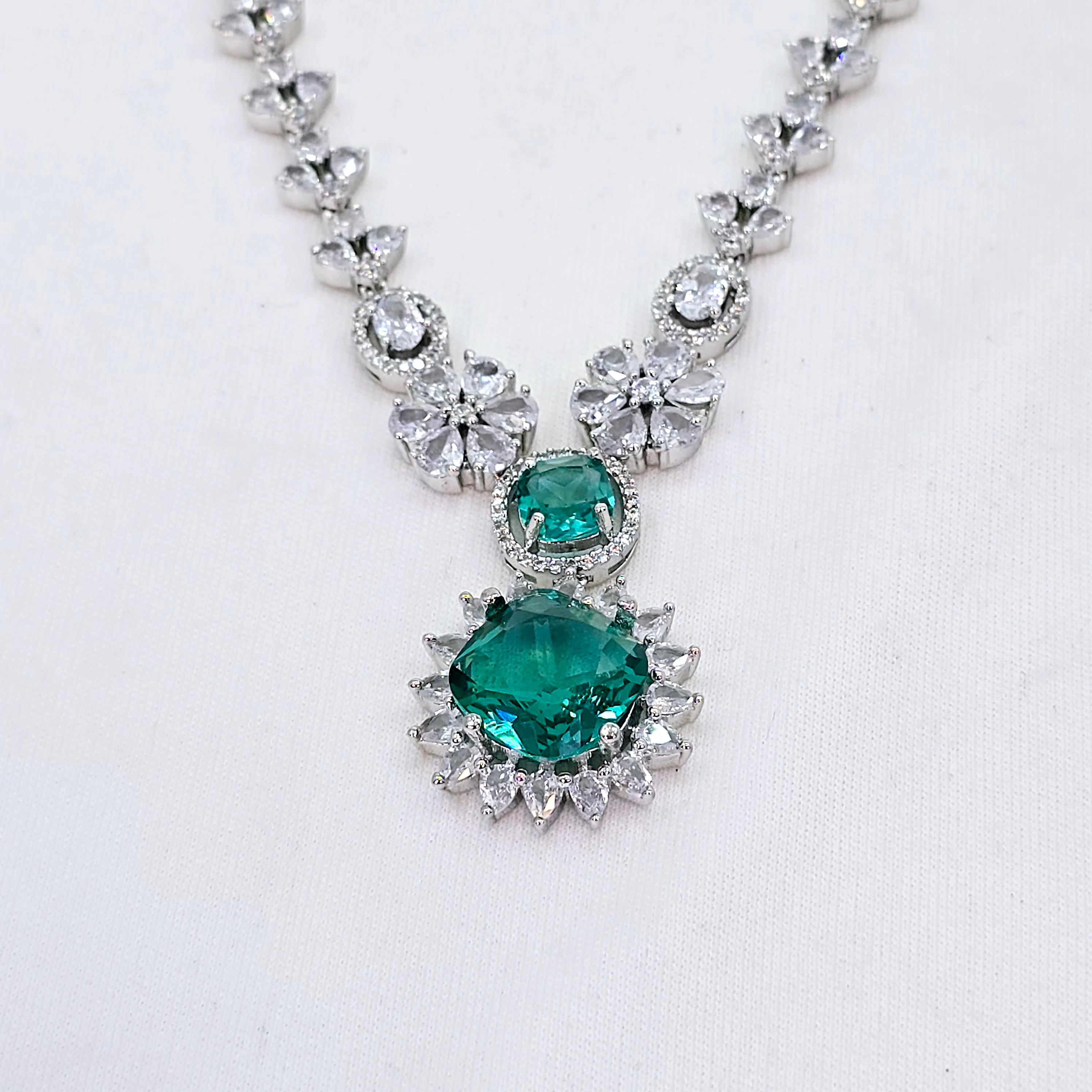 The Noa Whitegold A.D Necklace