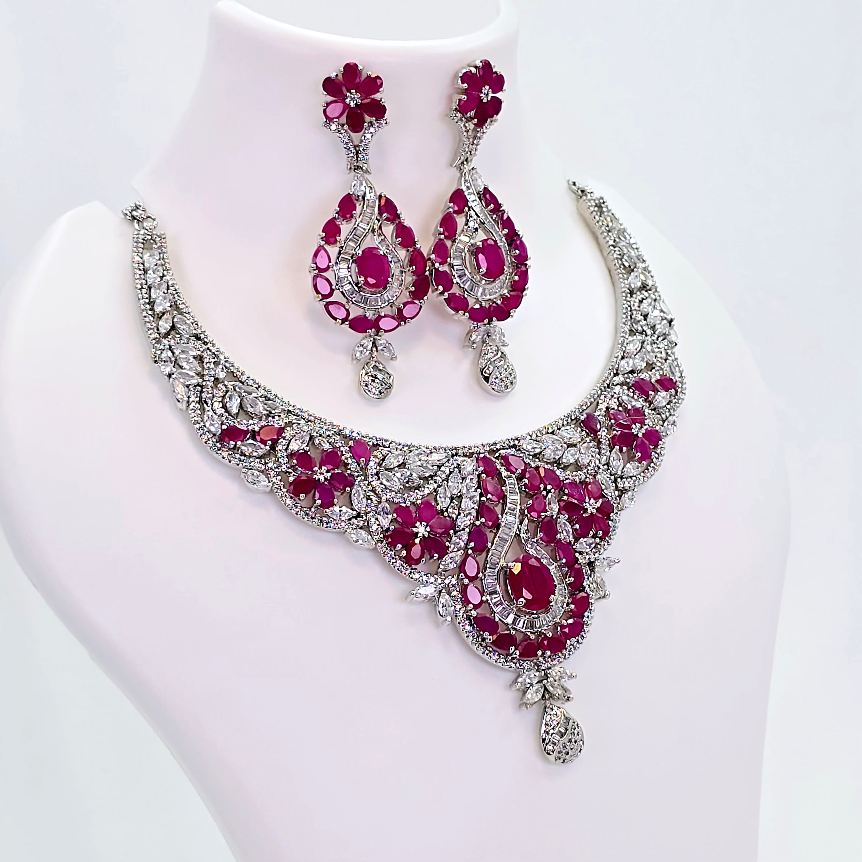 The Naomi Whitegold A.D Necklace