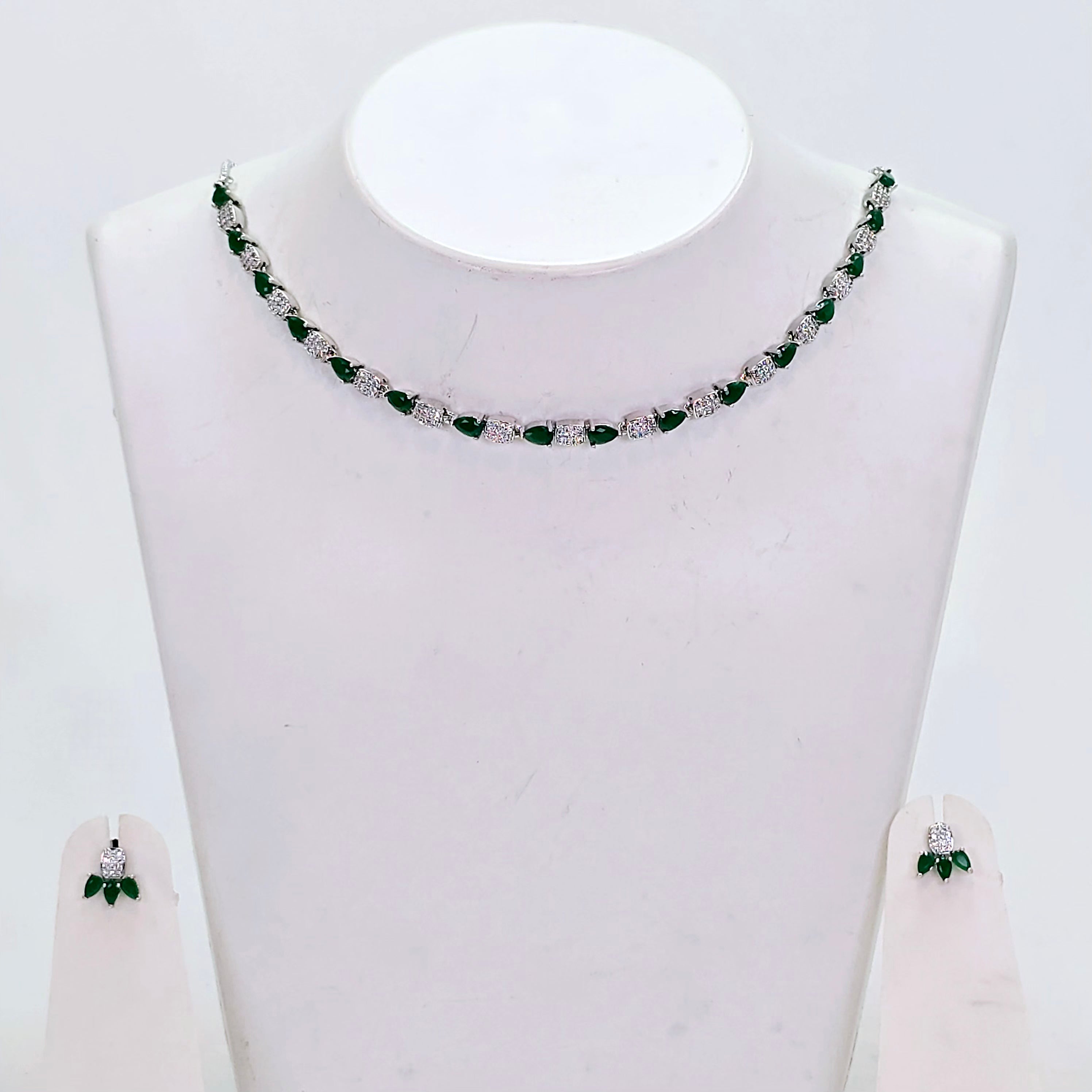 The Kelly Whitegold A.D Necklace