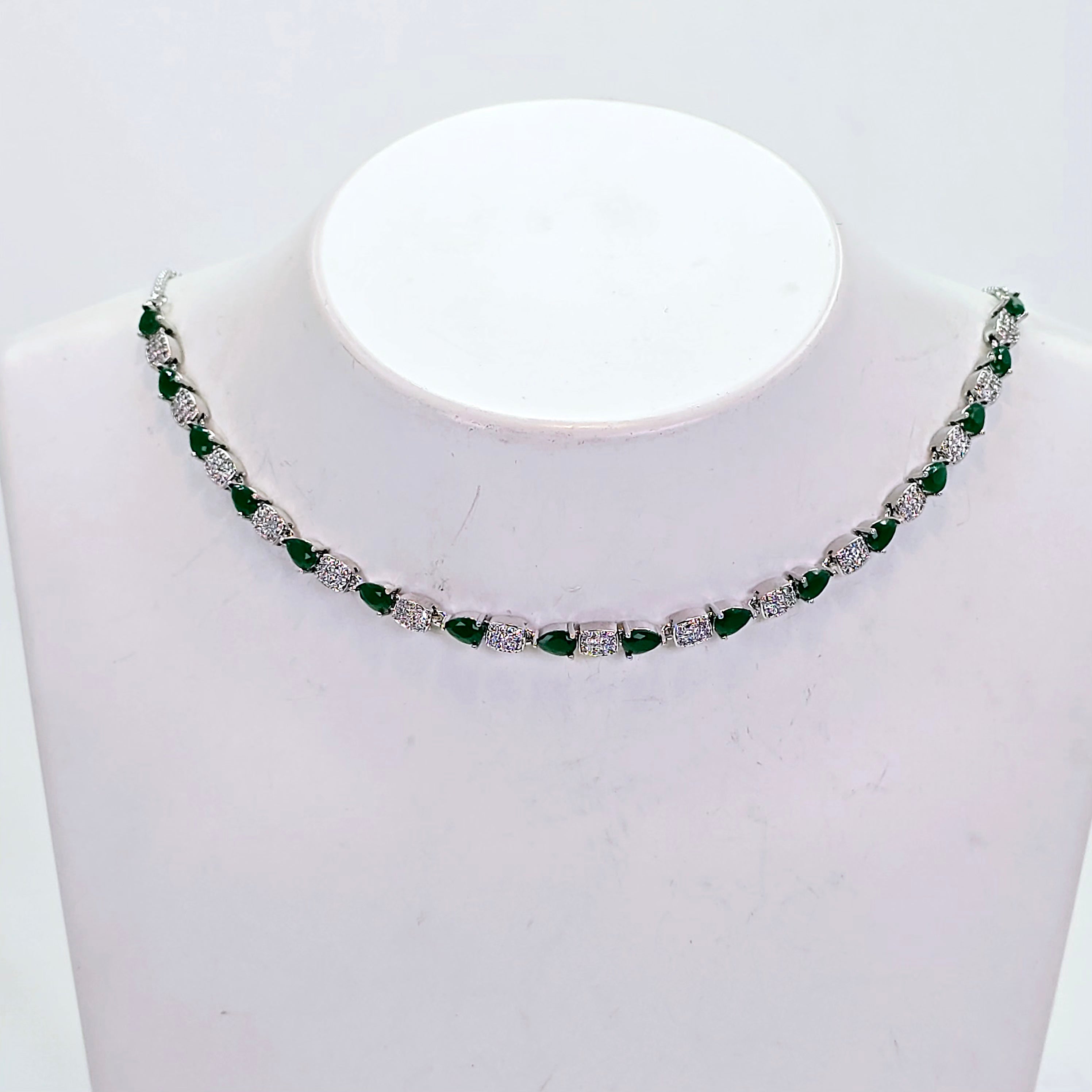 The Kelly Whitegold A.D Necklace