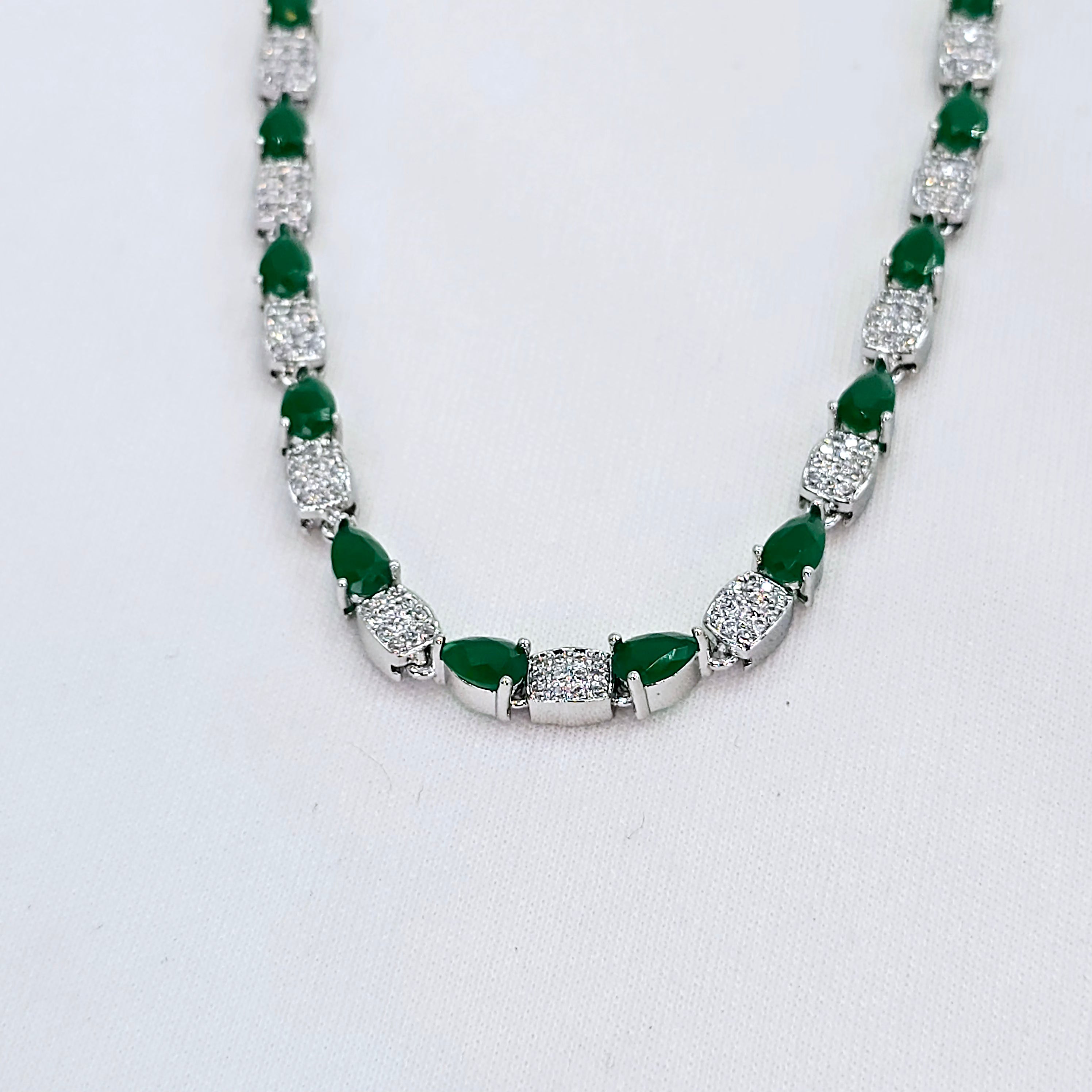 The Kelly Whitegold A.D Necklace