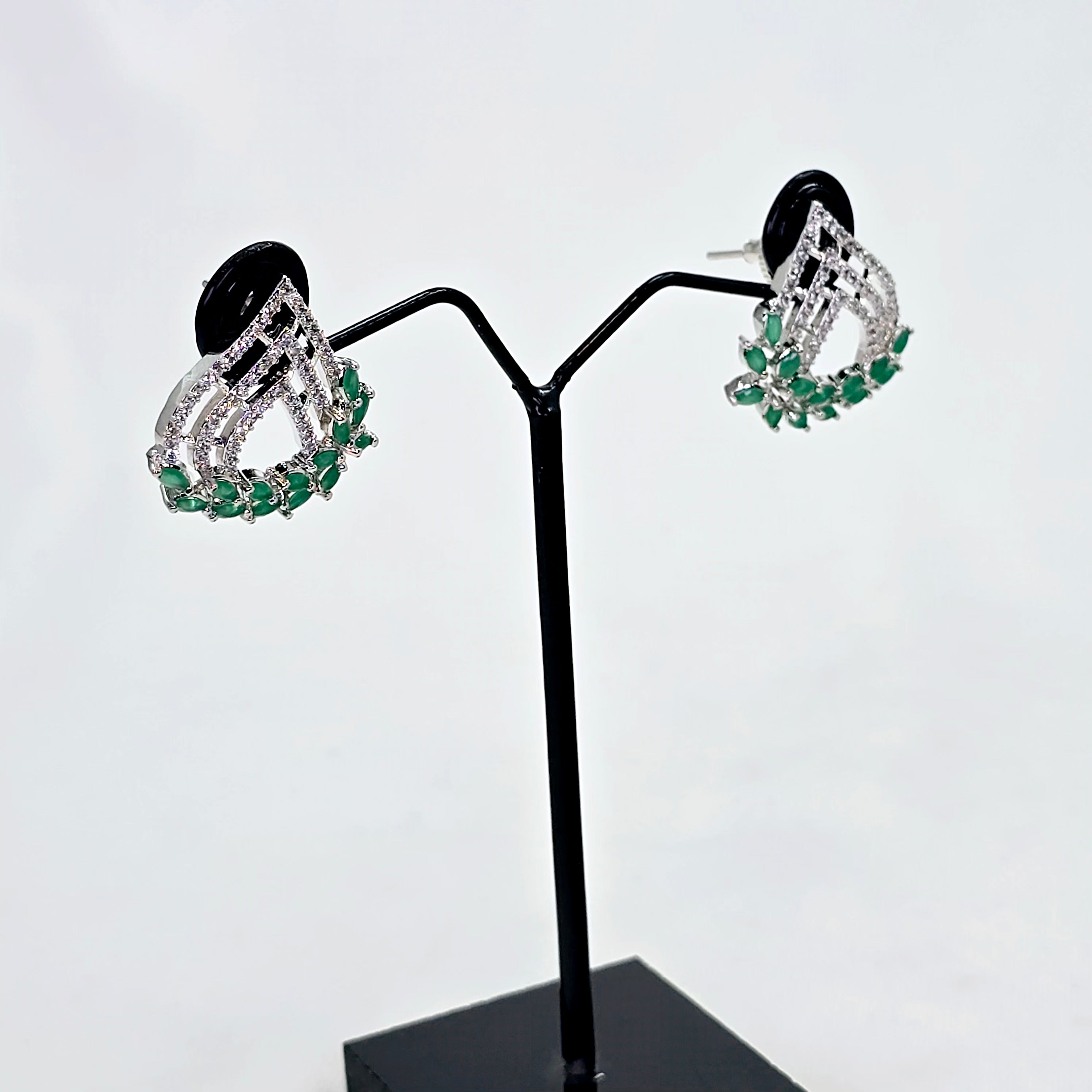 The Nissi Whitegold A.D Earring