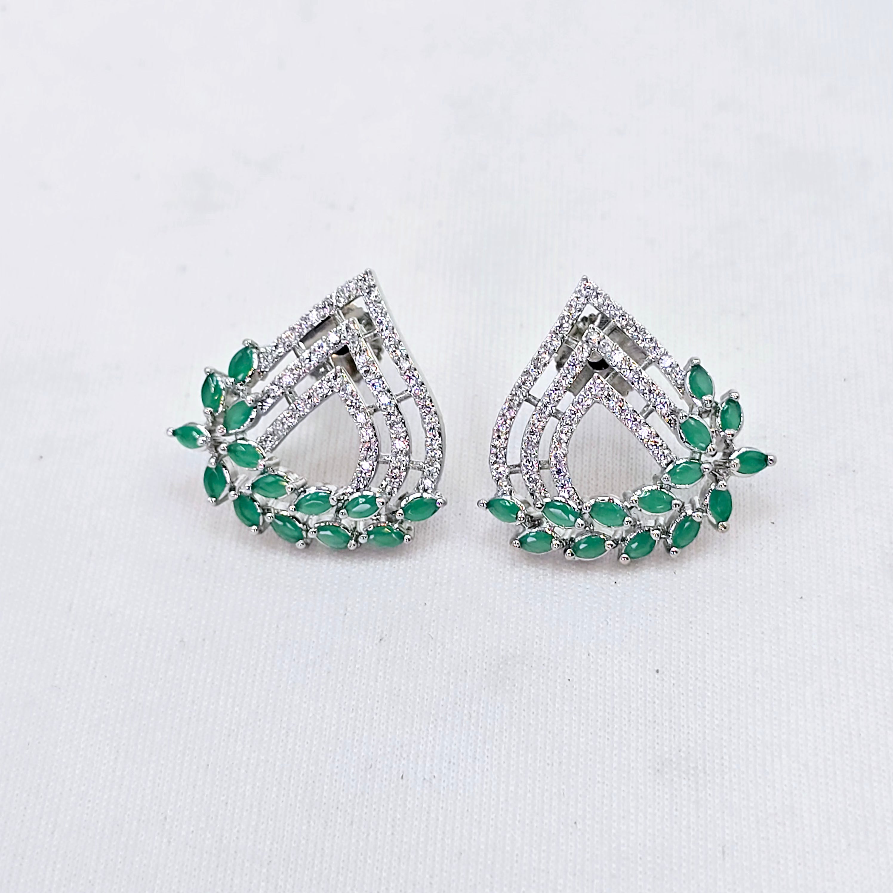 The Nissi Whitegold A.D Earring