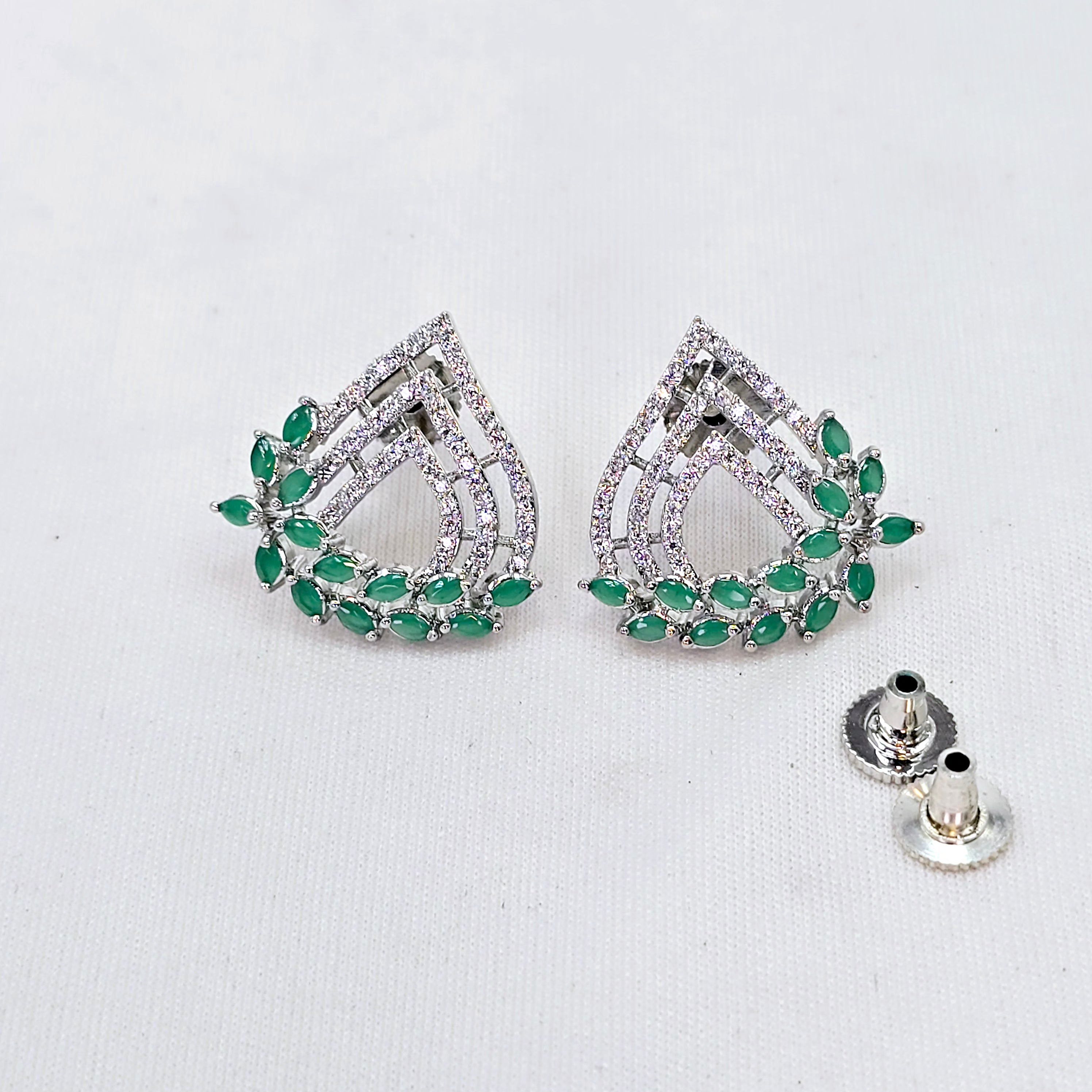 The Nissi Whitegold A.D Earring