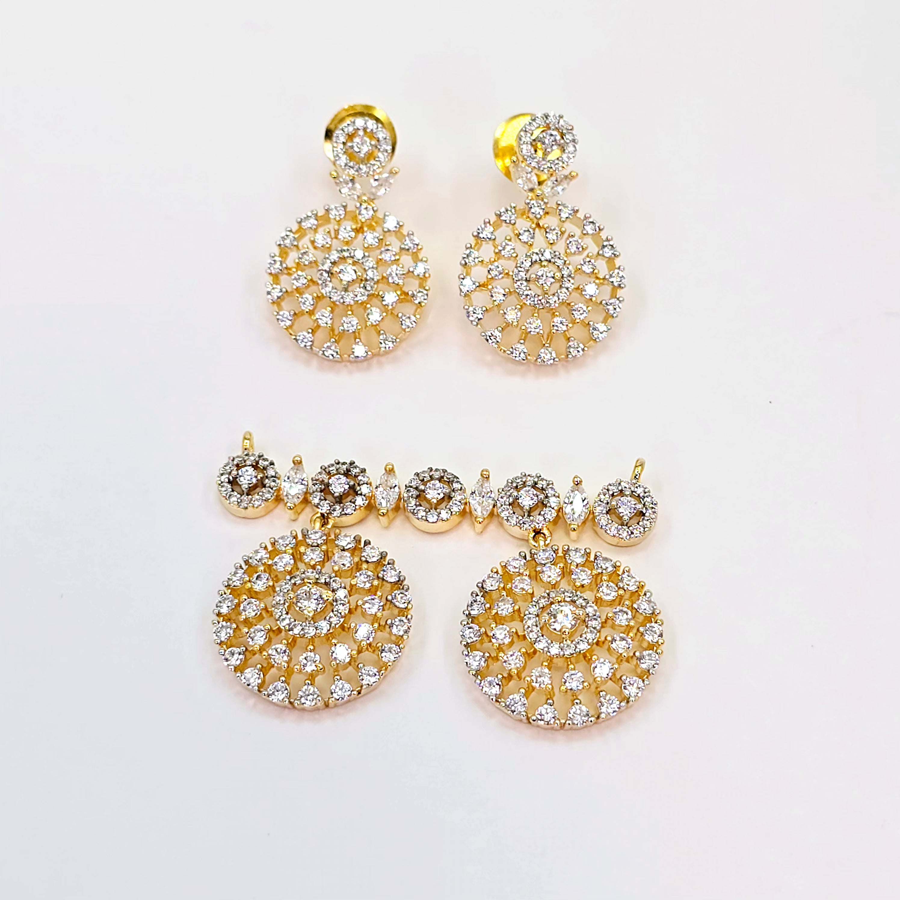 The Aridna Yellowgold A.D Pendant Earring (M.S)