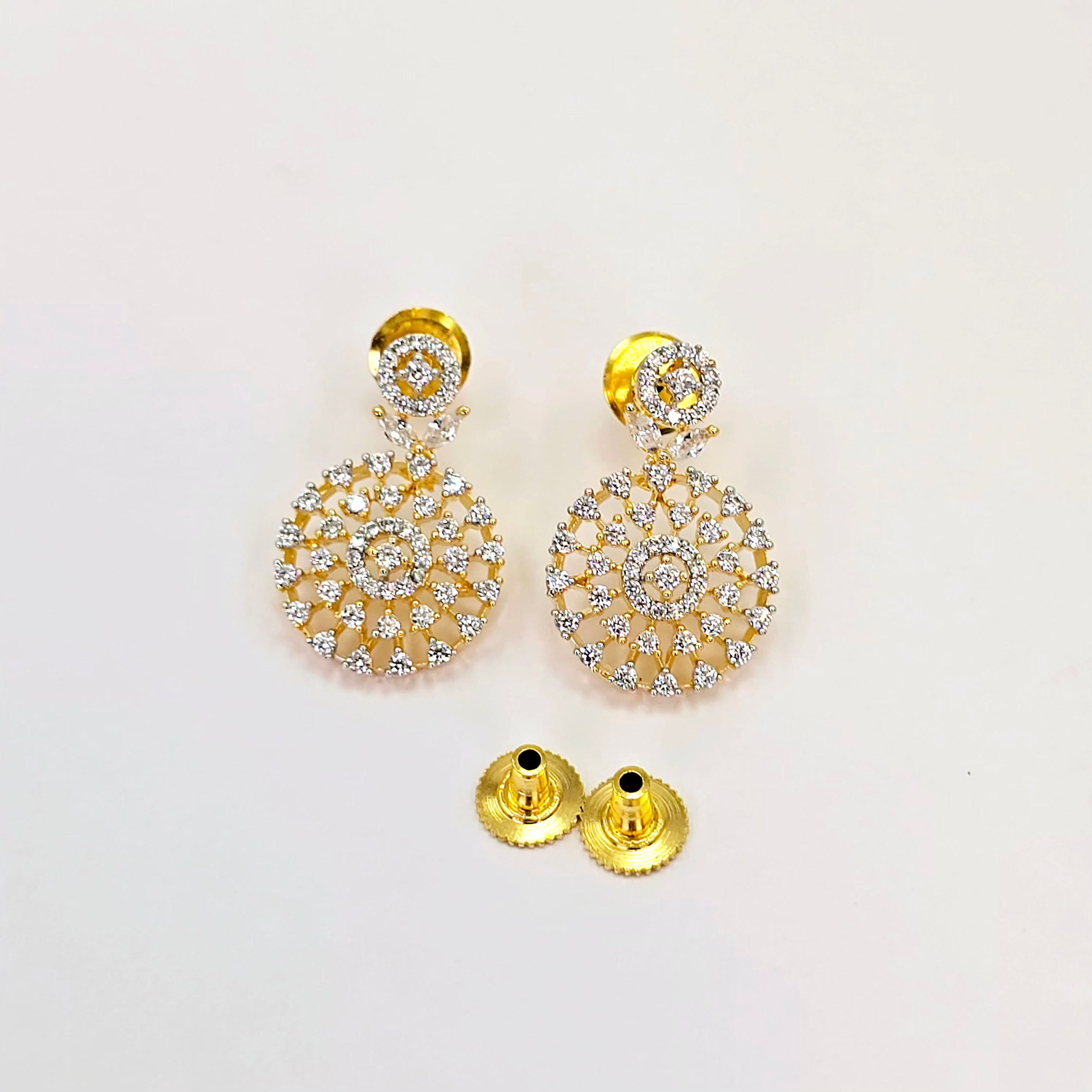 The Aridna Yellowgold A.D Pendant Earring (M.S)