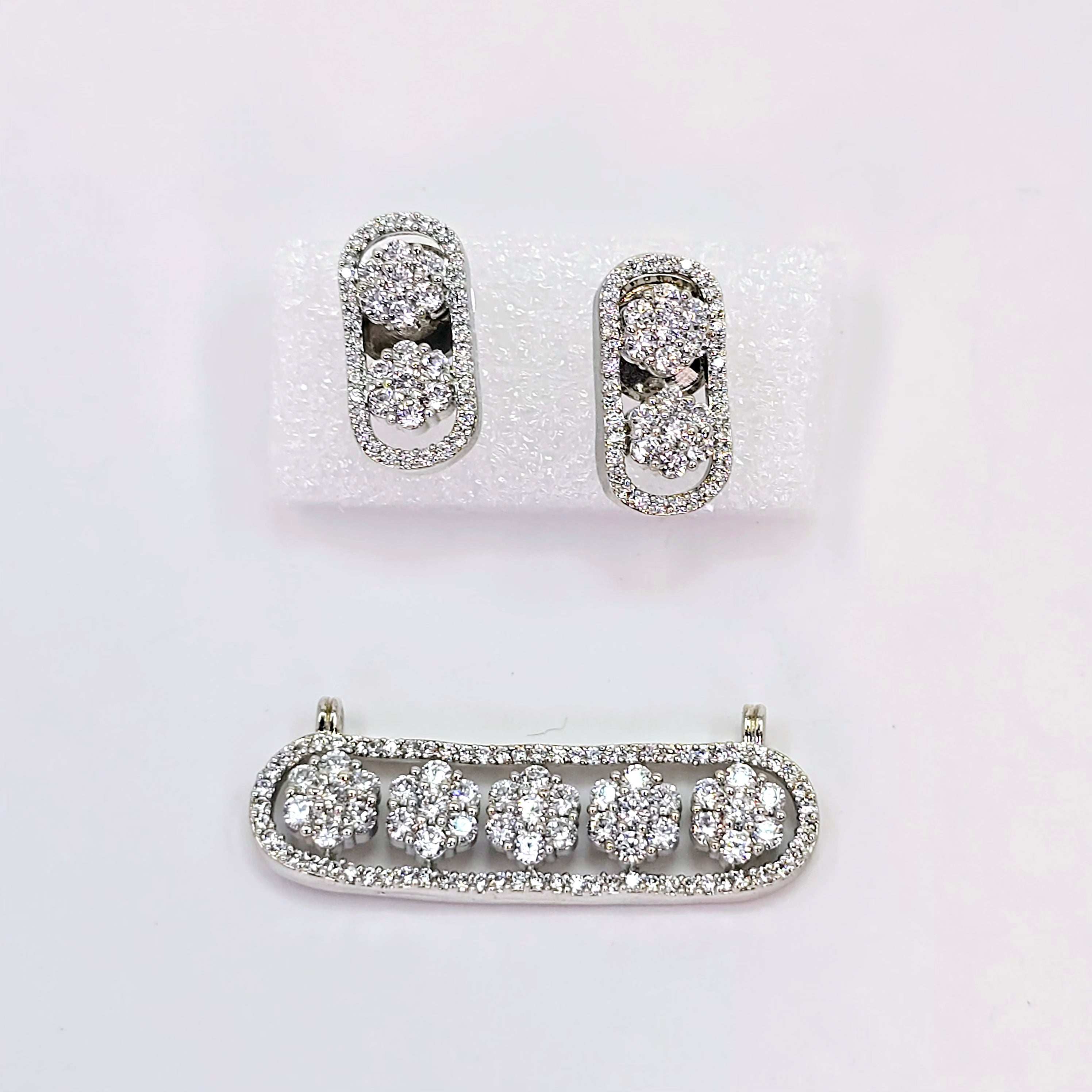 The Deliah Whitegold A.D Pendant Earring(M.S)