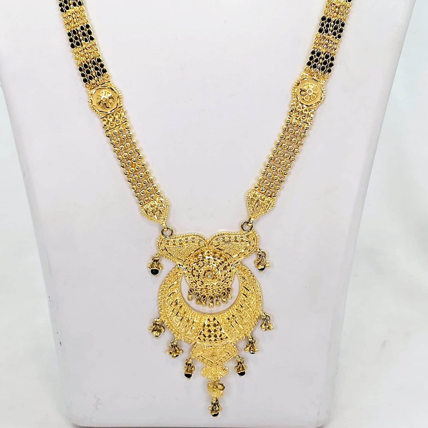 The Namrata Goldforming Mangalsutra