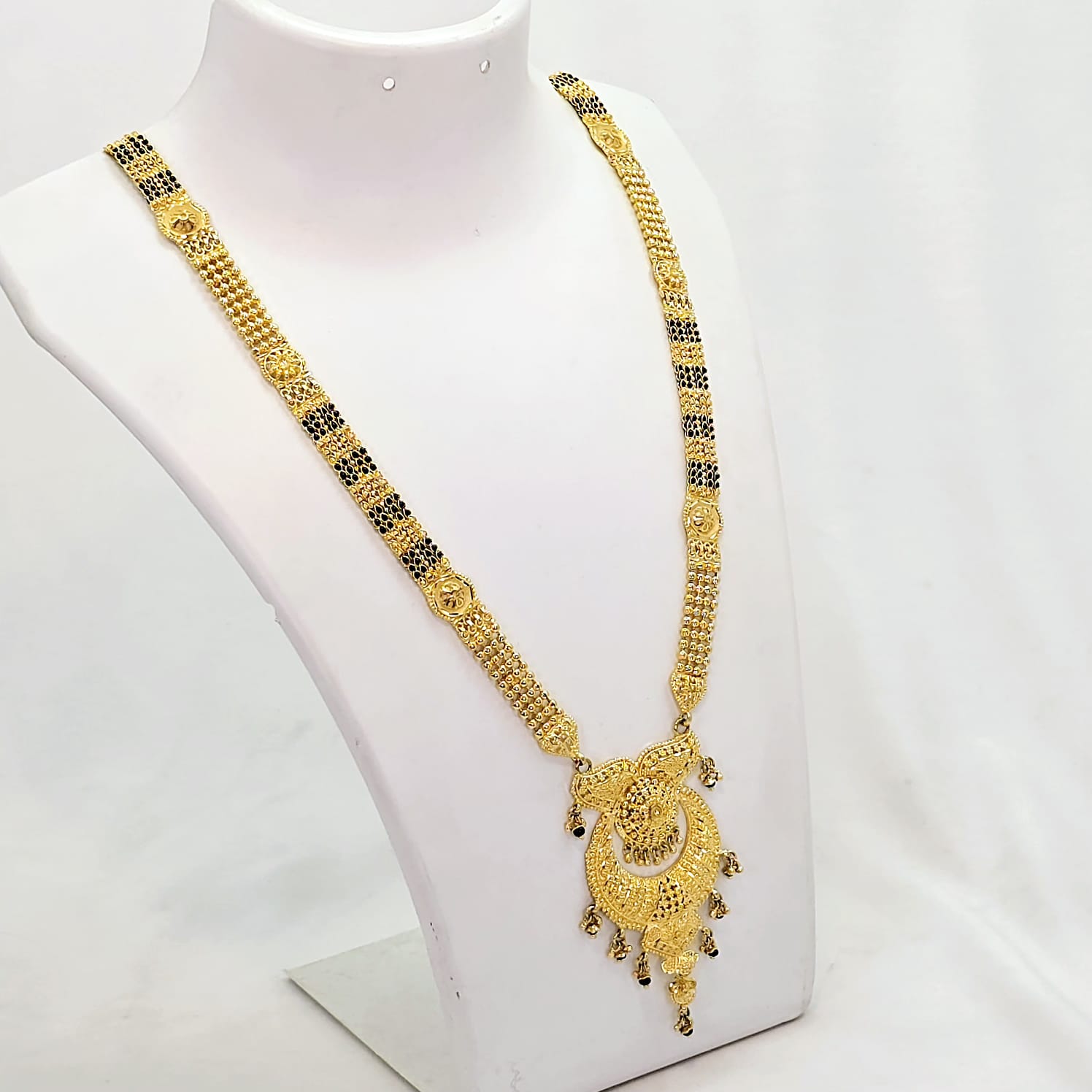 The Namrata Goldforming Mangalsutra