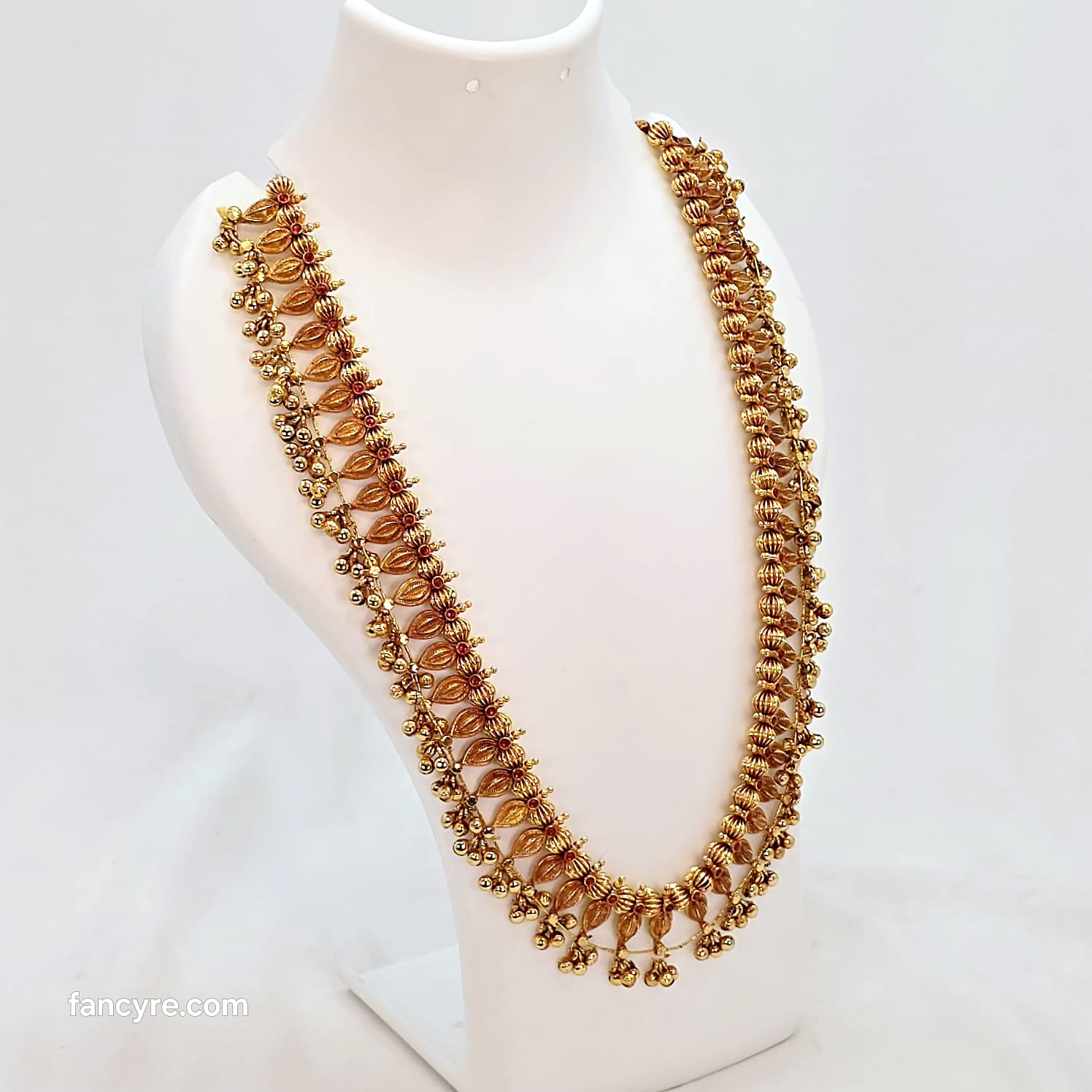 The Rashi Antique Goldforming Saaj