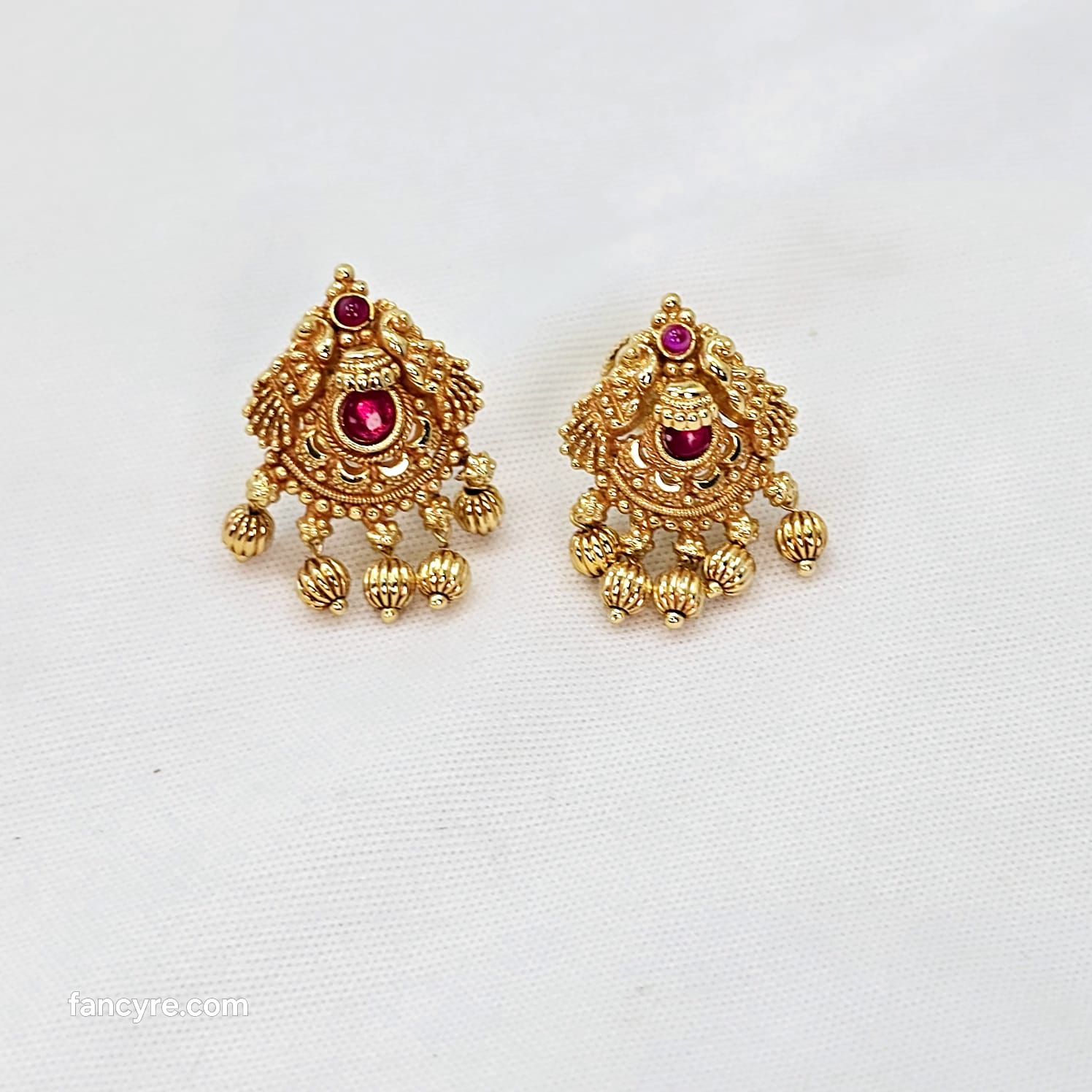 The Vallari Antique Goldforming Saaj
