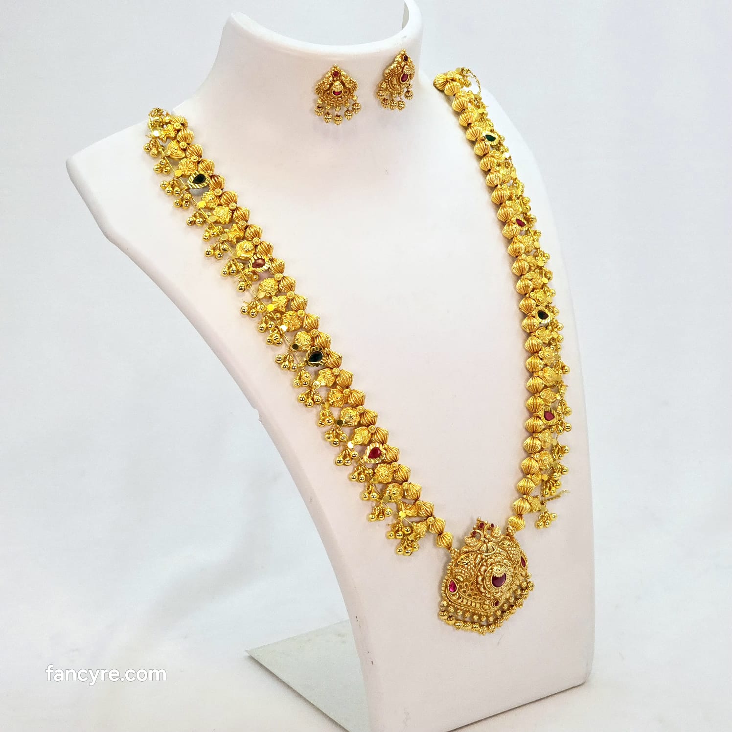 The Vallari Antique Goldforming Saaj