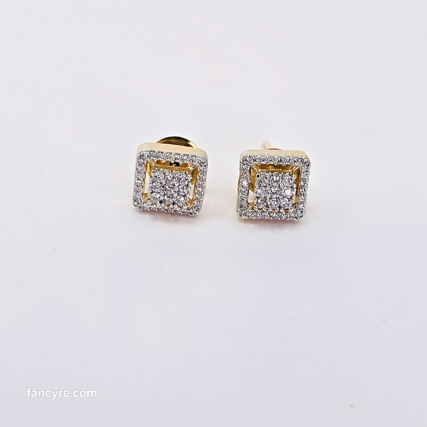The Noomi Yellowgold A.D Earring