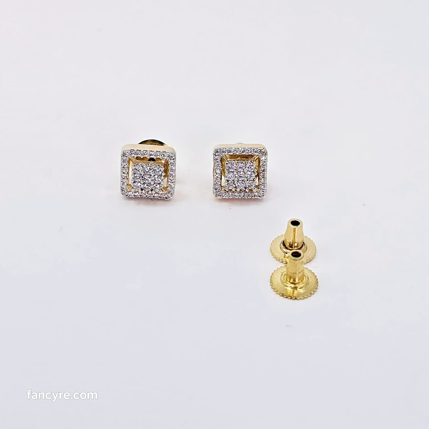 The Noomi Yellowgold A.D Earring