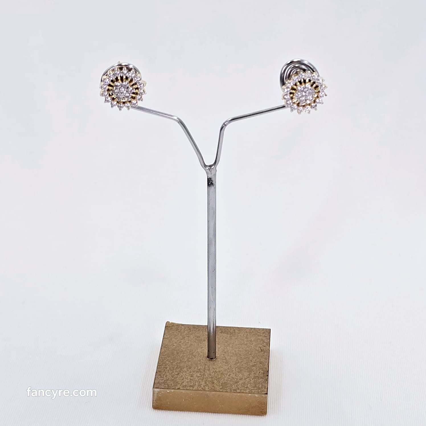 The Chilam Yellowgold A.D Earring