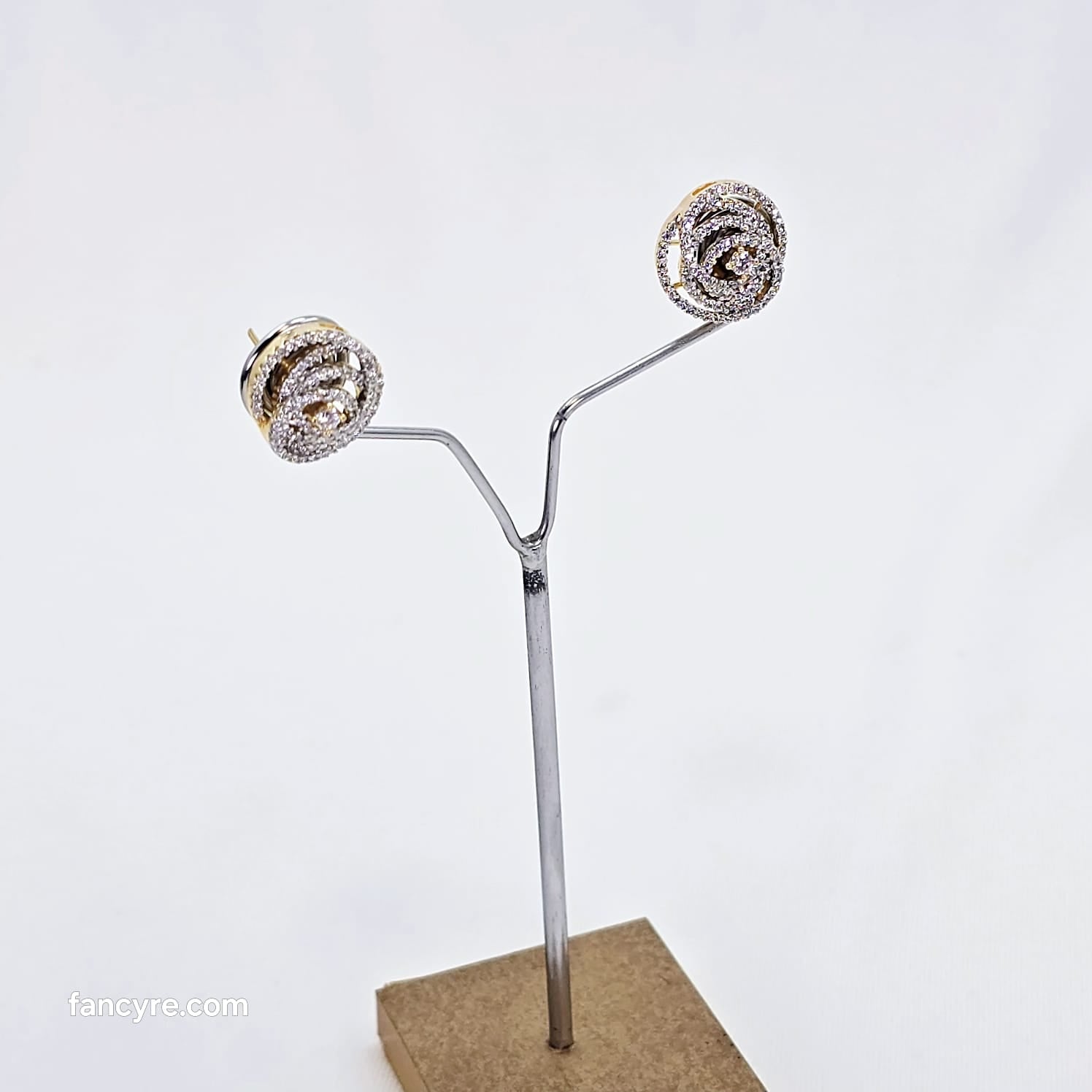 The Davia Yellowgold A.D Earring