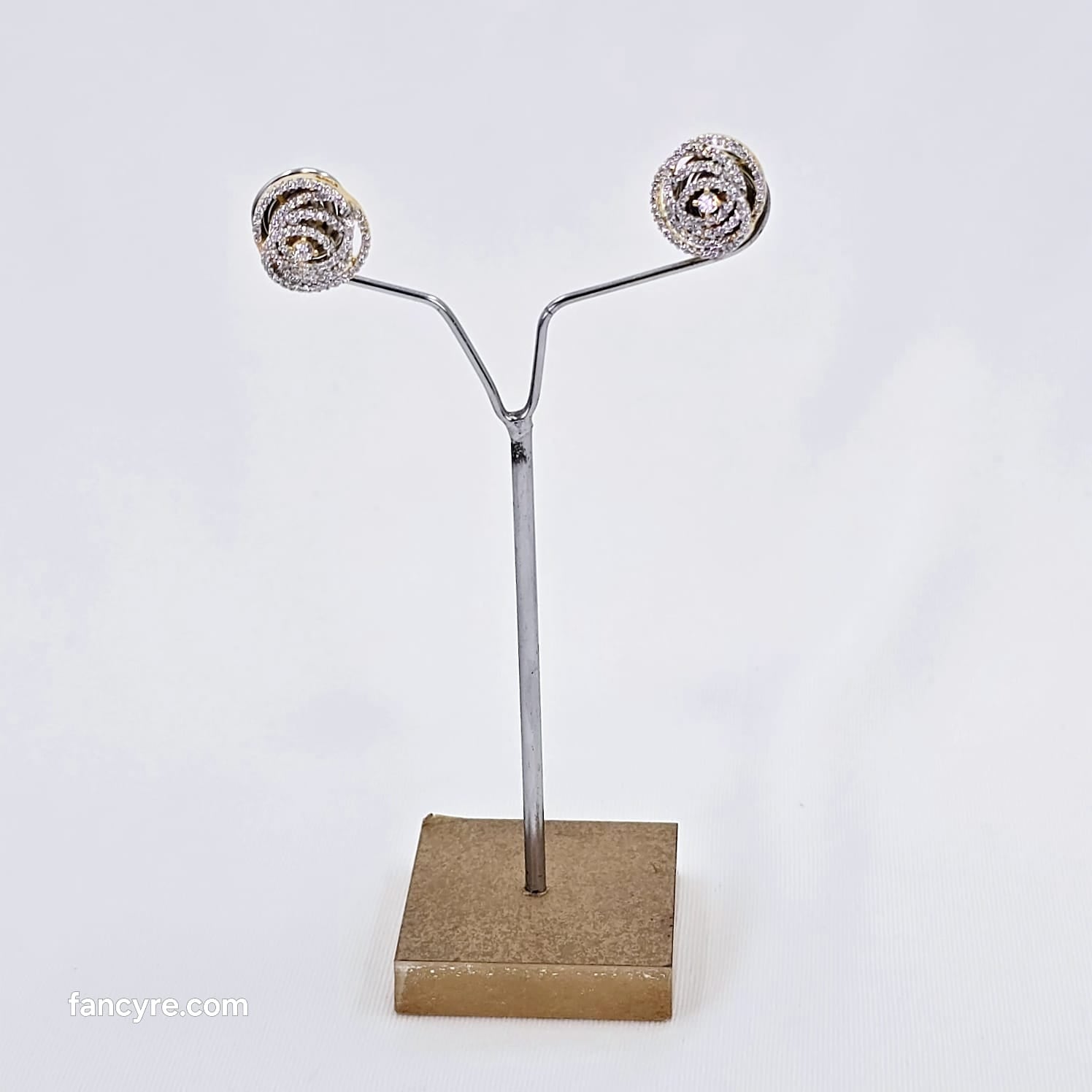 The Davia Yellowgold A.D Earring