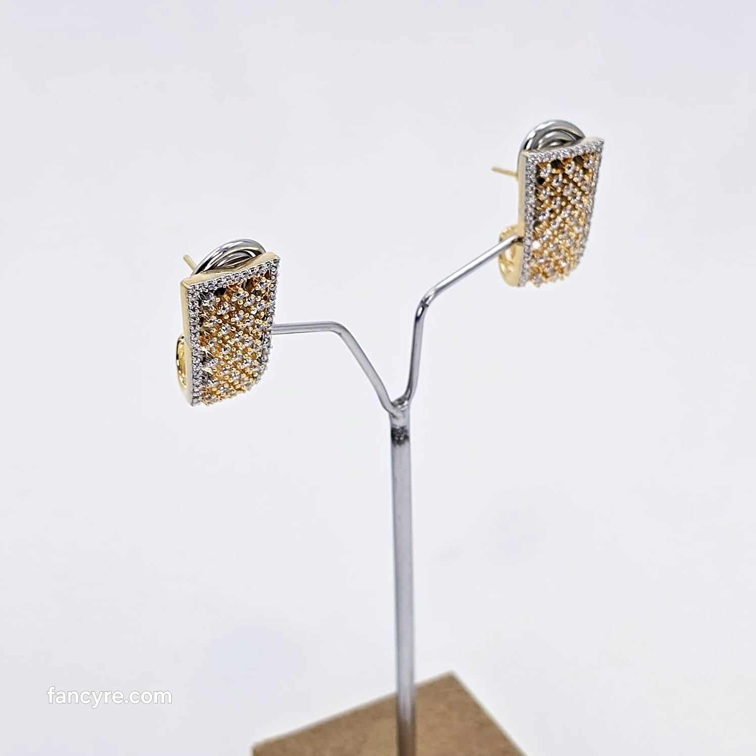 The Anais Yellowgold A.D Earring