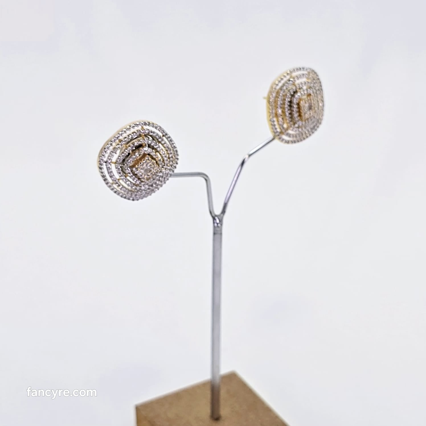 The Viviana Yellowgold A.D Earring