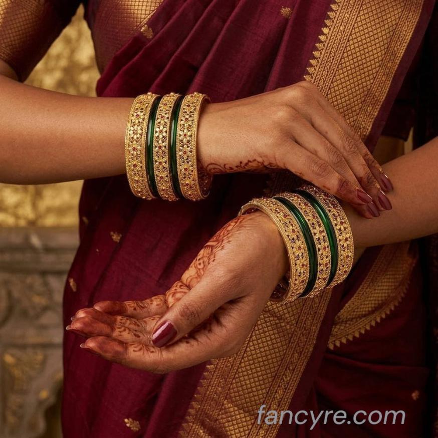 The Ruchi Antique Goldforming Bangle