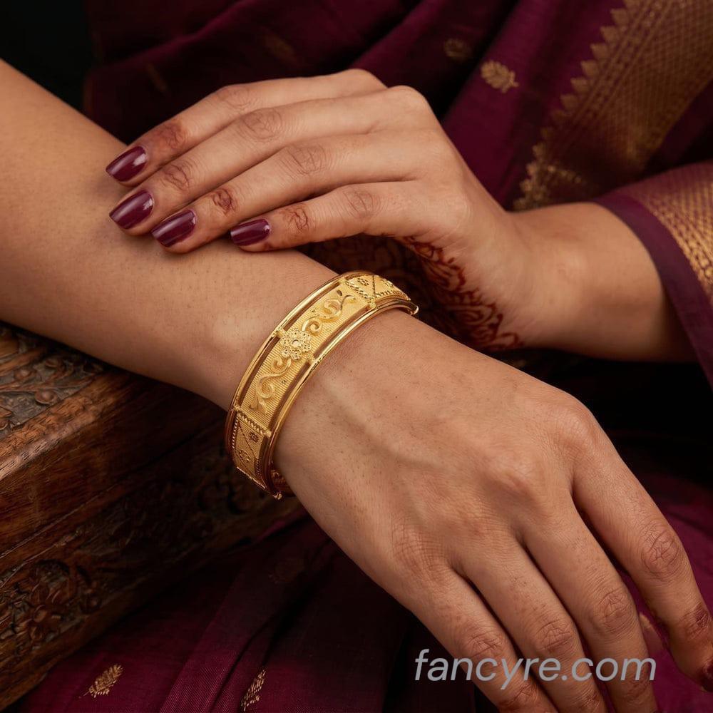 The Kishika Goldforming Bangle