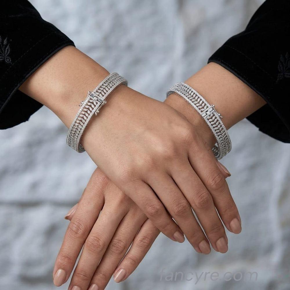 The Alba Whitegold A.D Bangle