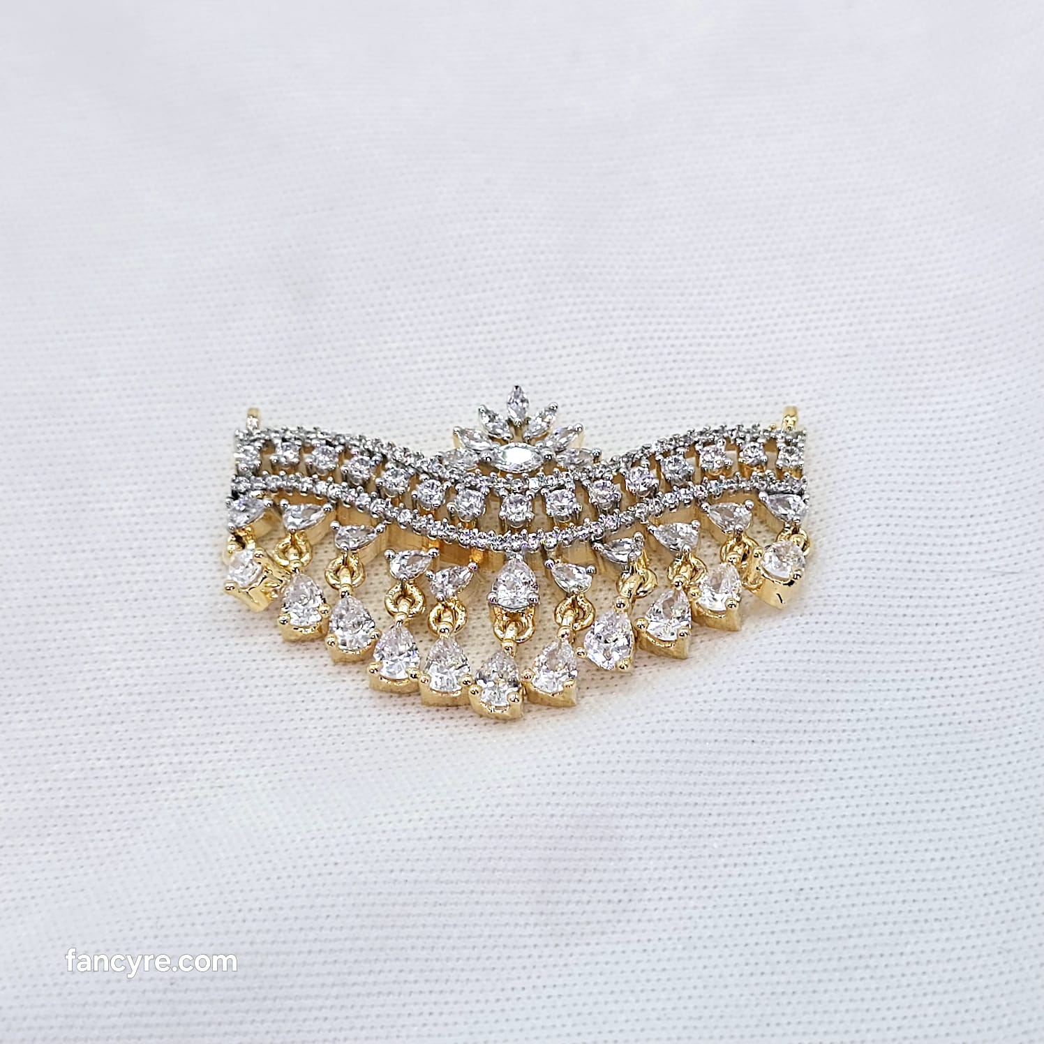 The Jessica Yellowgold A.D Pendant Earring (M.S)