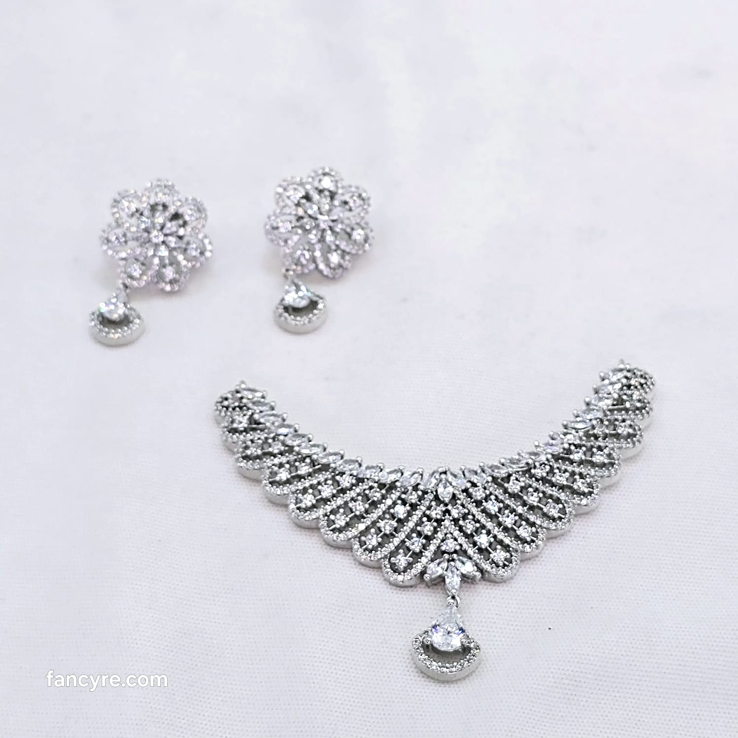 The Maniel Whitegold A.D Pendant Earring (M.S)