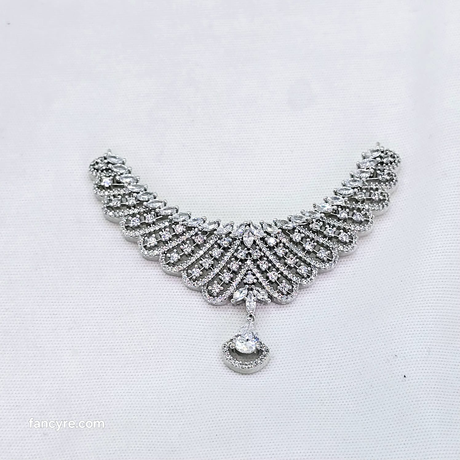 The Maniel Whitegold A.D Pendant Earring (M.S)