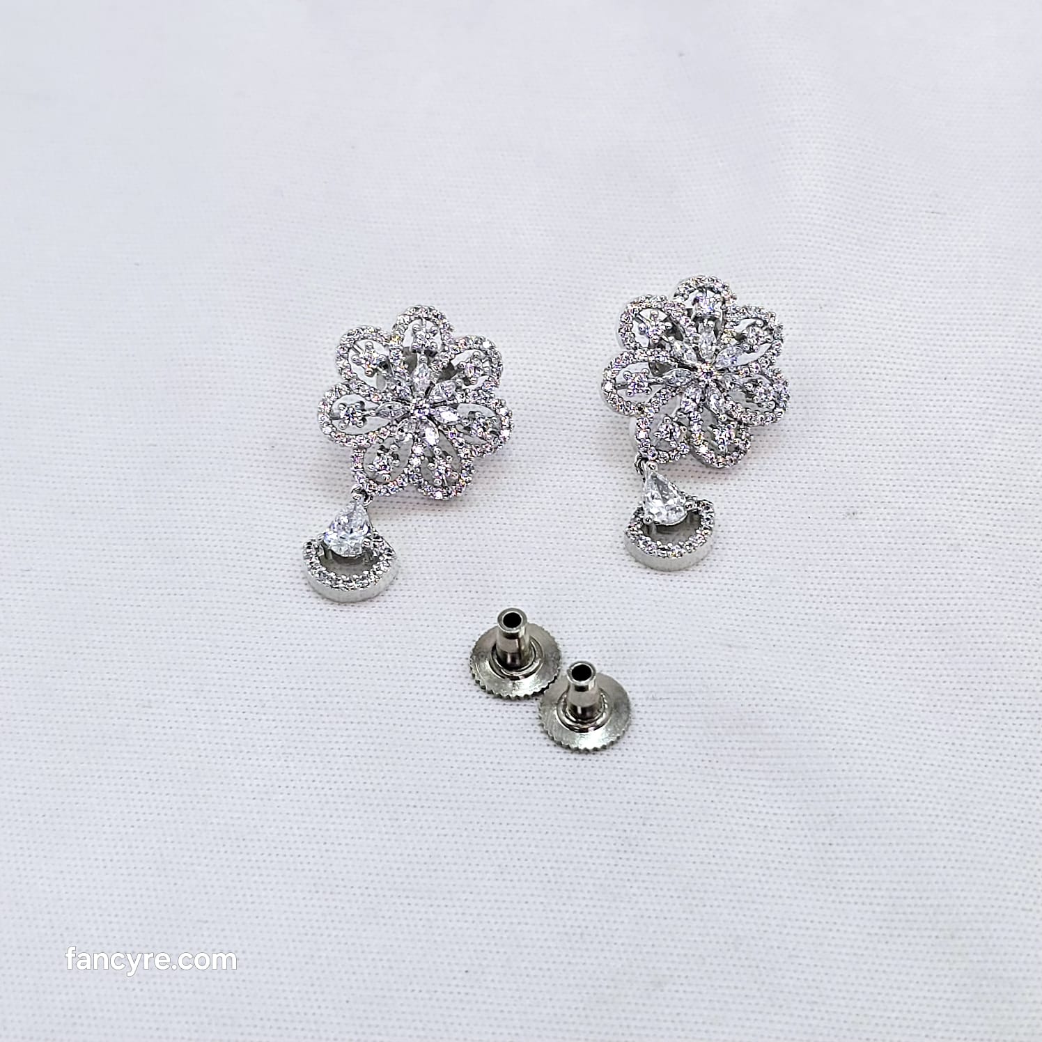 The Maniel Whitegold A.D Pendant Earring (M.S)
