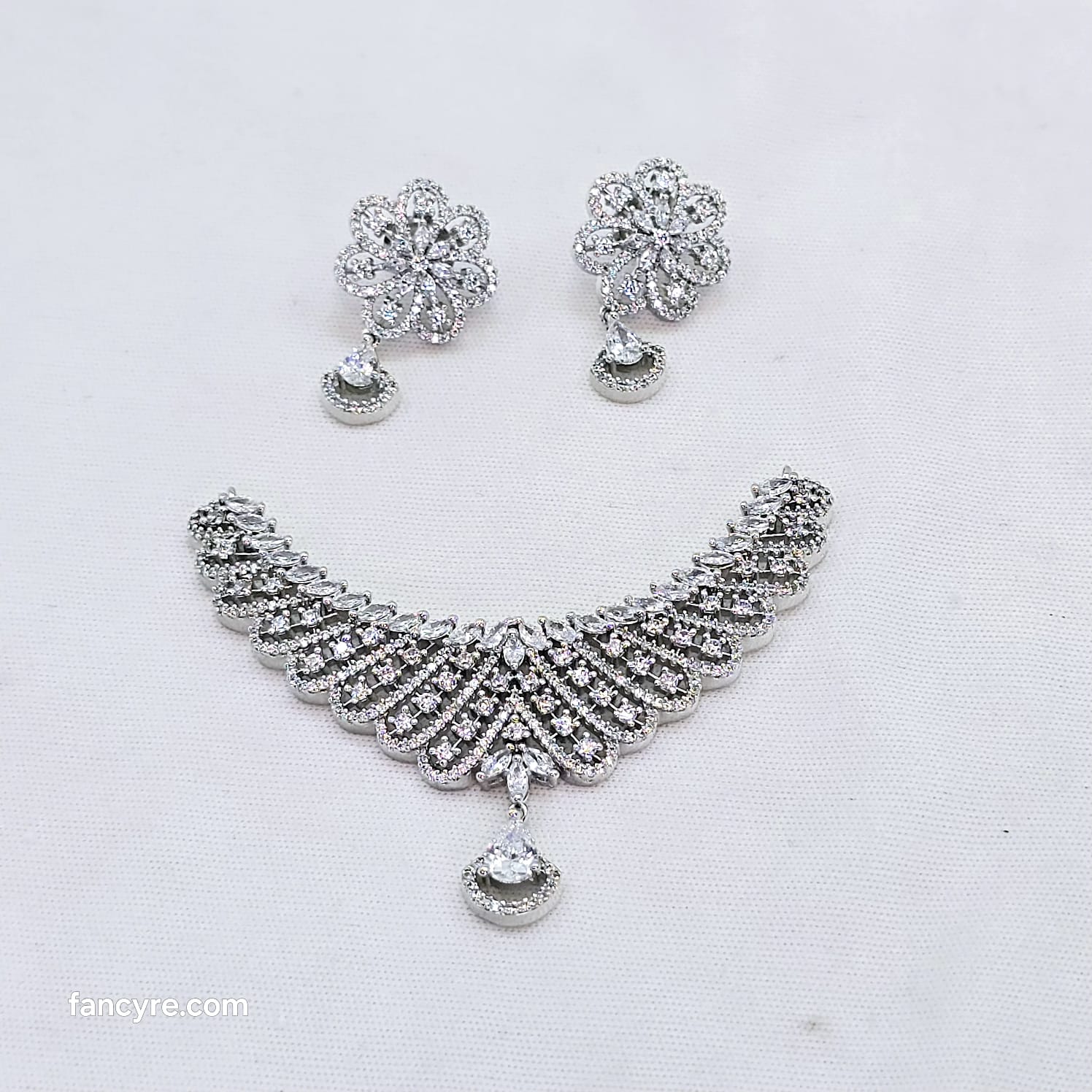 The Maniel Whitegold A.D Pendant Earring (M.S)