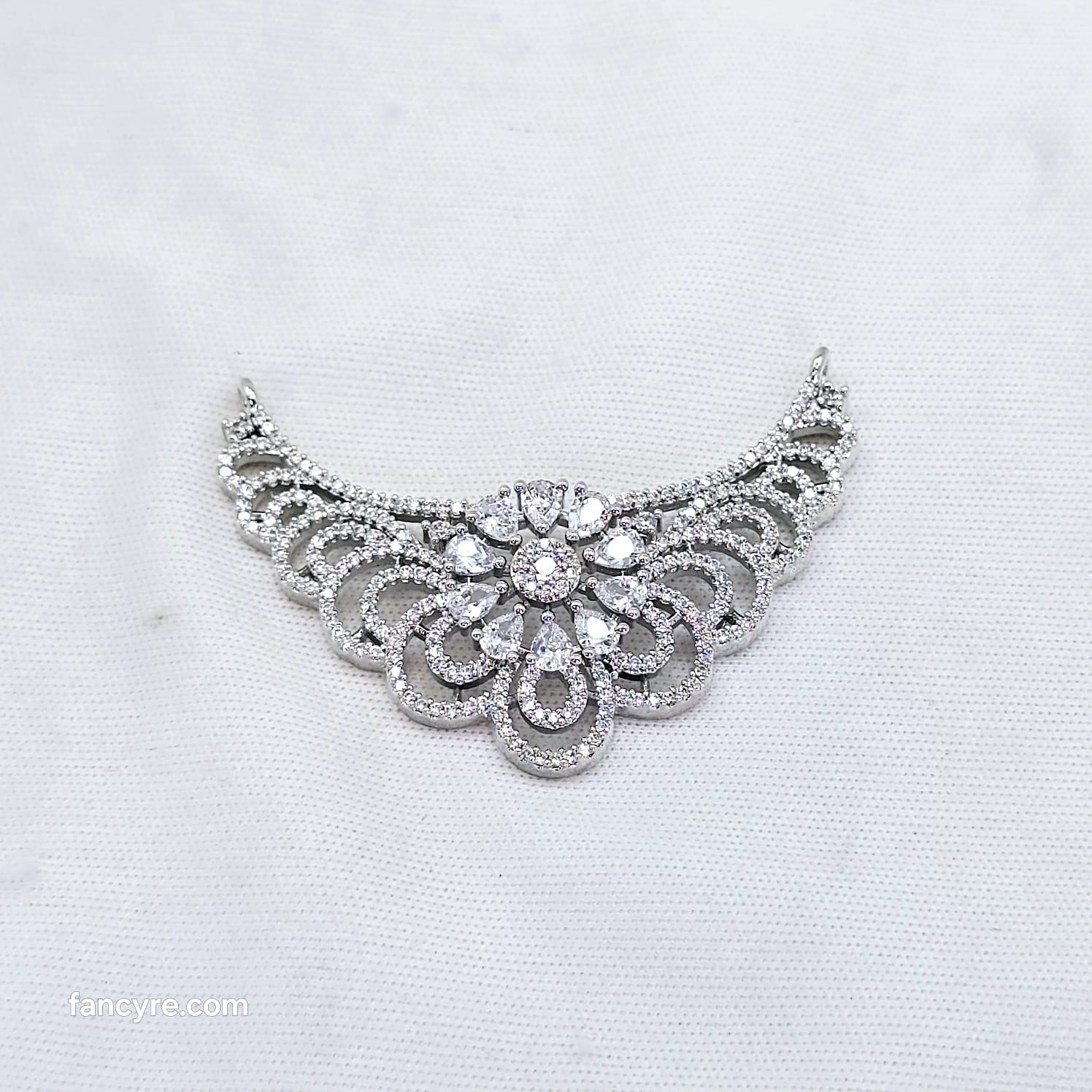The Della Whitegold A.D Pendant Earring (M.S)