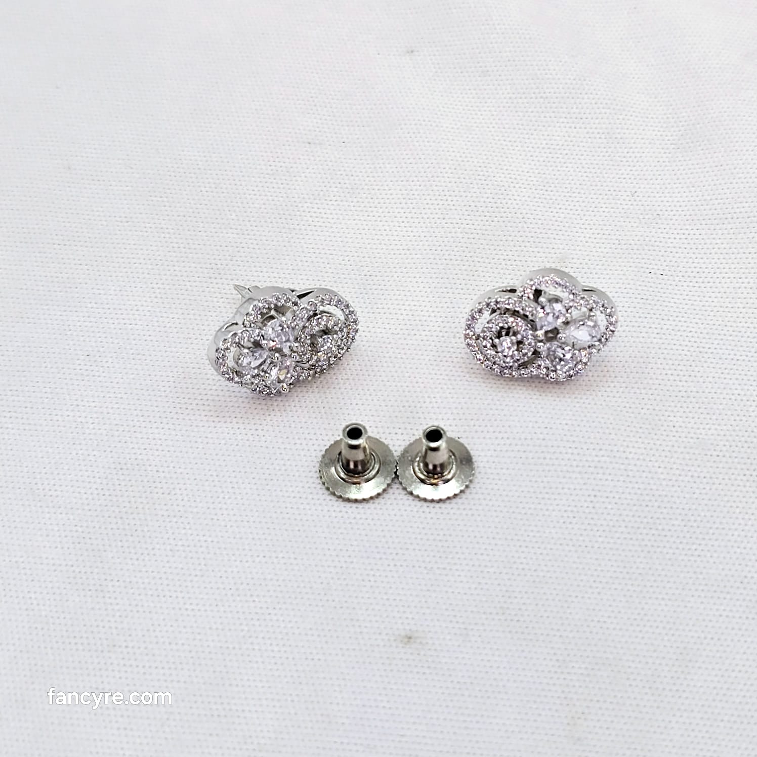 The Della Whitegold A.D Pendant Earring (M.S)