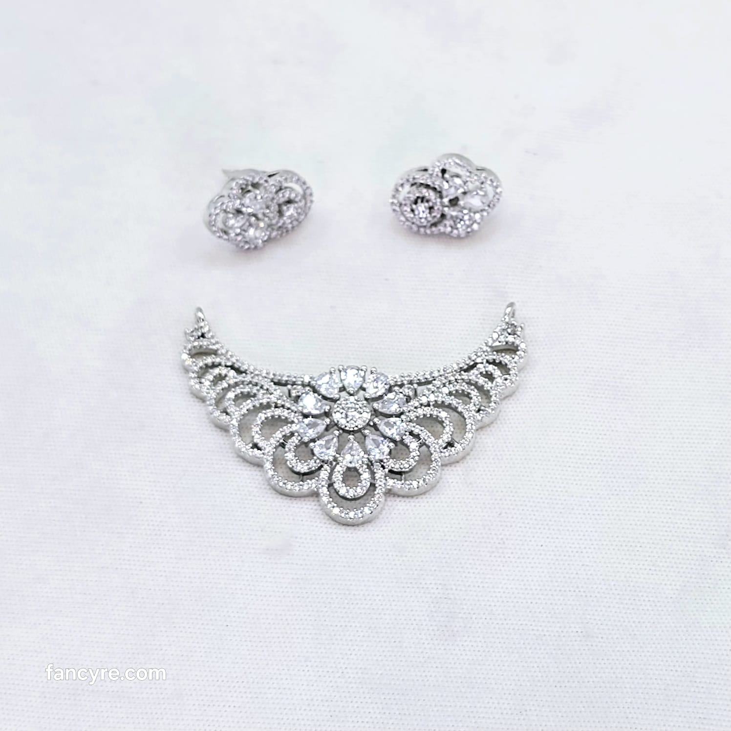 The Della Whitegold A.D Pendant Earring (M.S)