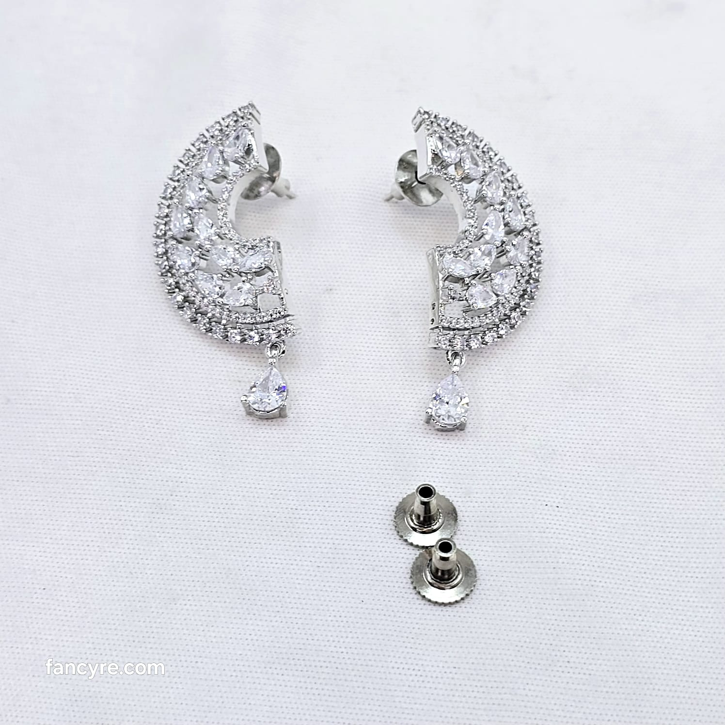 The Amiah Whitegold A.D Pendant Earring (M.S)