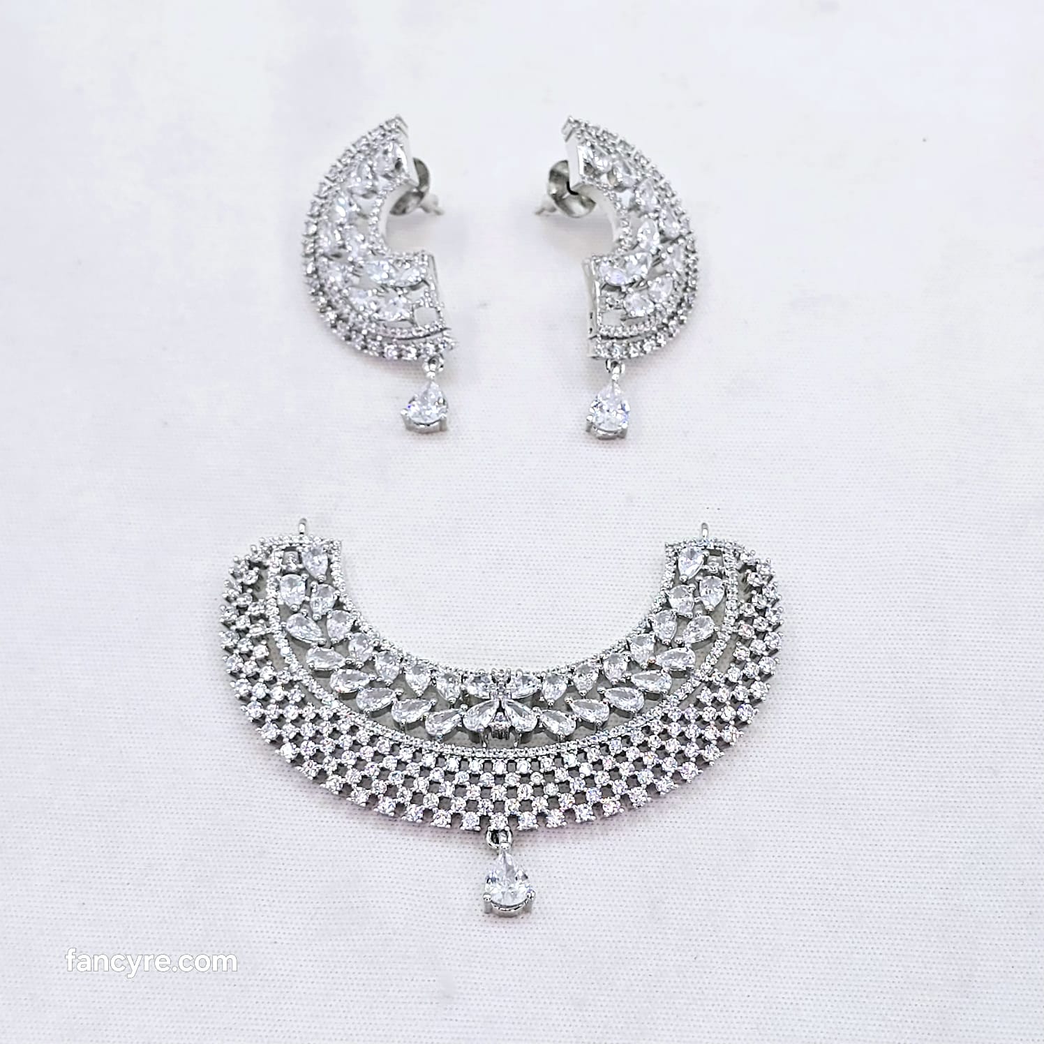 The Amiah Whitegold A.D Pendant Earring (M.S)