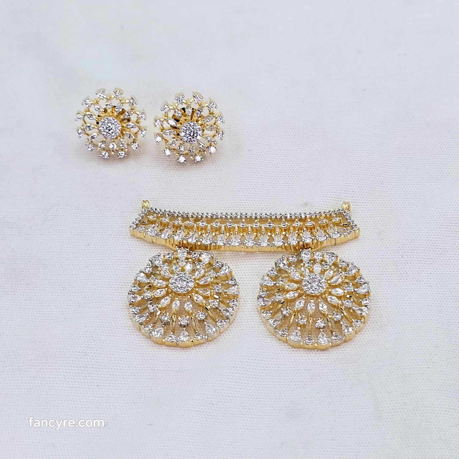The Adair Yellowgold A.D Pendant Earring (M.S)