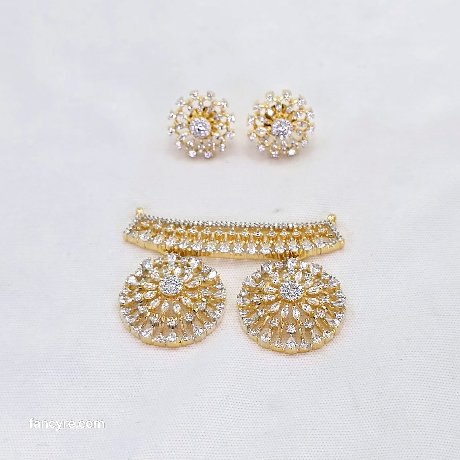 The Adair Yellowgold A.D Pendant Earring (M.S)