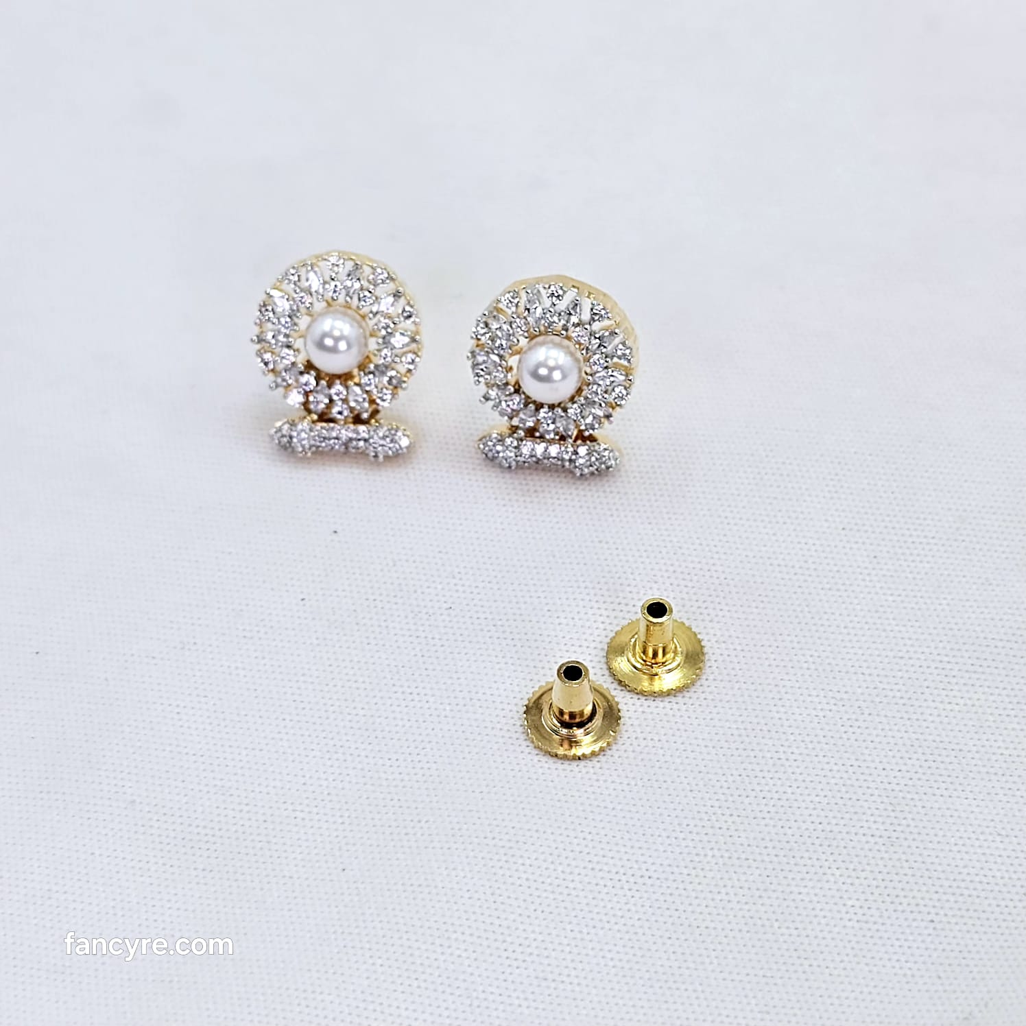 The Gianna Yellowgold A.D Pendant Earring (M.S)